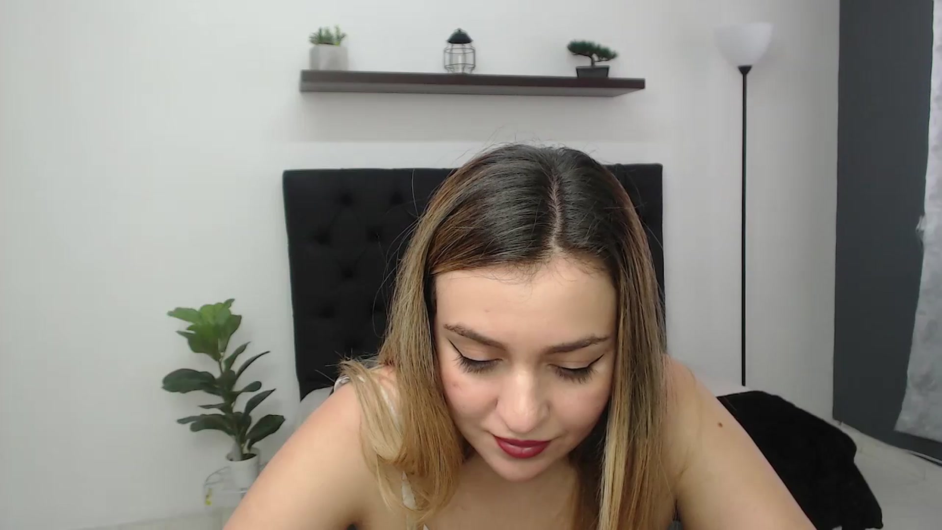Gallery image thumbnail from CamilleDucan's myfreecams stream on, 06/16/2025, 18:45 image 8 of 20