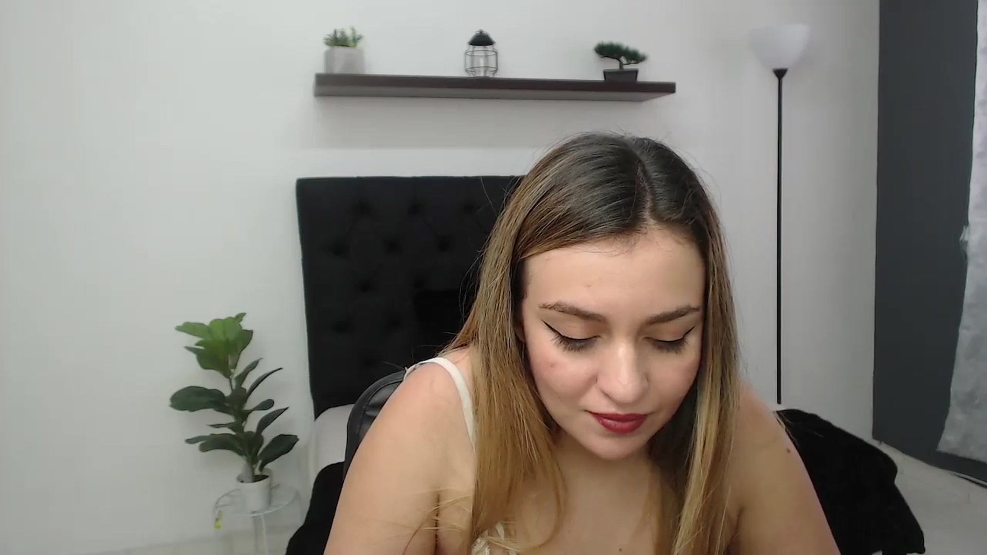 Gallery image thumbnail from CamilleDucan's myfreecams stream on, 06/16/2025, 18:45 image 9 of 20