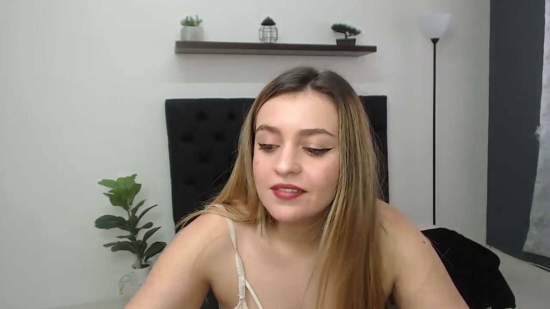 Gallery image thumbnail from CamilleDucan's myfreecams stream on, 06/16/2025, 18:45 image 4 of 20