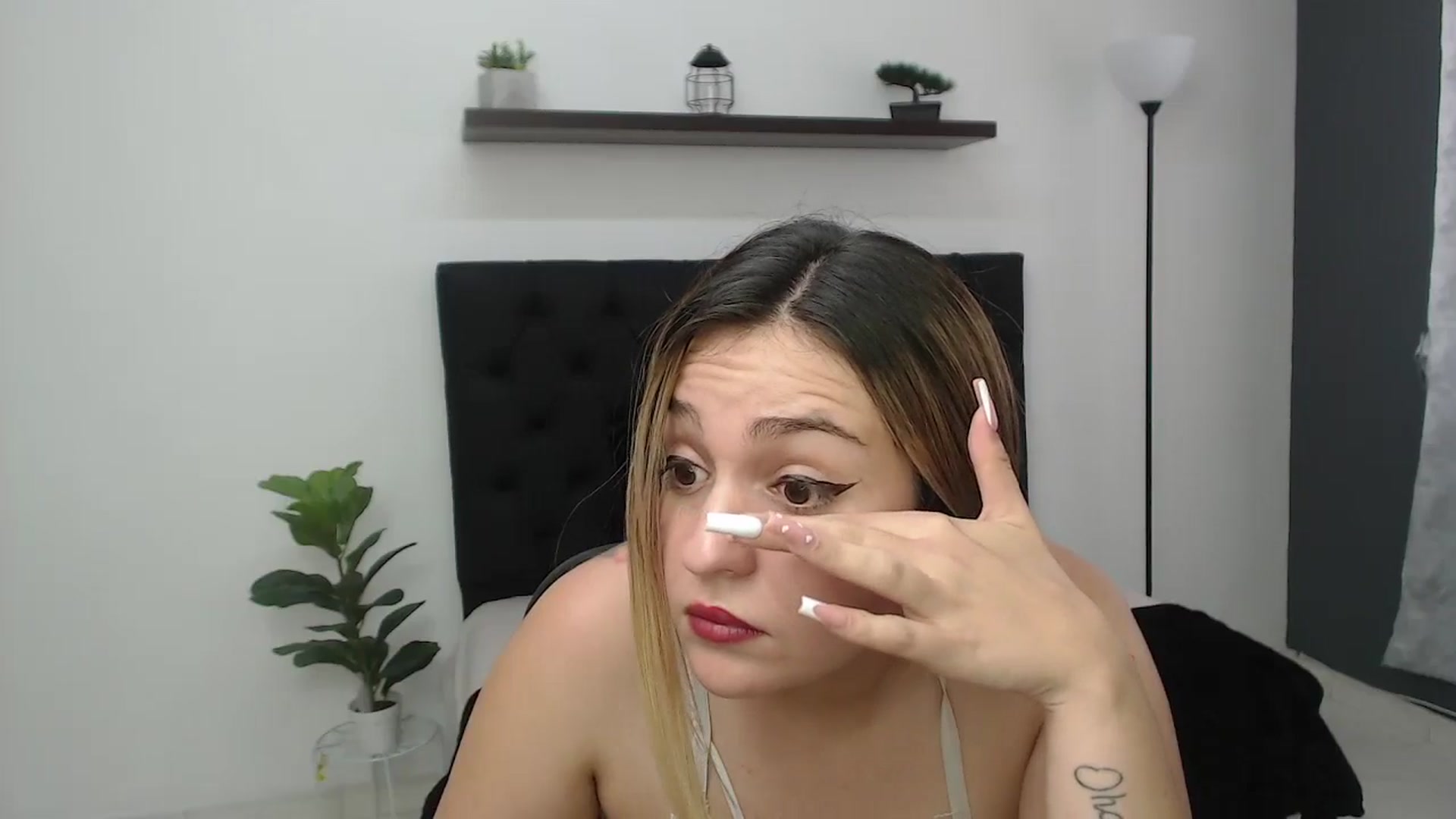 Gallery image thumbnail from CamilleDucan's myfreecams stream on, 06/16/2025, 18:45 image 18 of 20