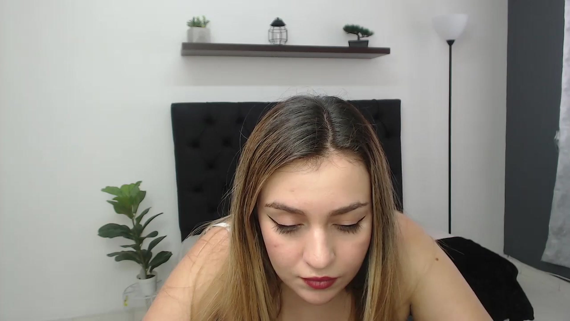Gallery image thumbnail from CamilleDucan's myfreecams stream on, 06/16/2025, 18:45 image 10 of 20
