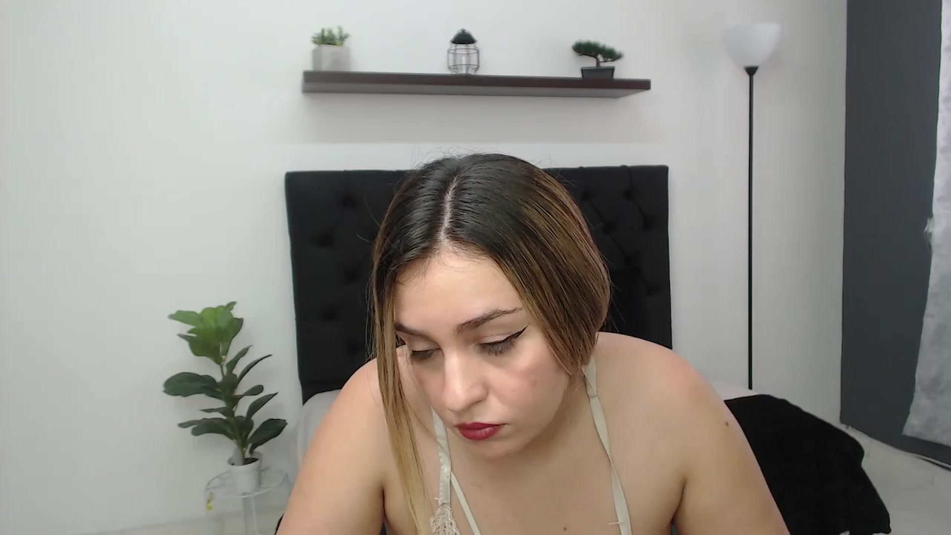 Gallery image thumbnail from CamilleDucan's myfreecams stream on, 06/16/2025, 18:45 image 20 of 20
