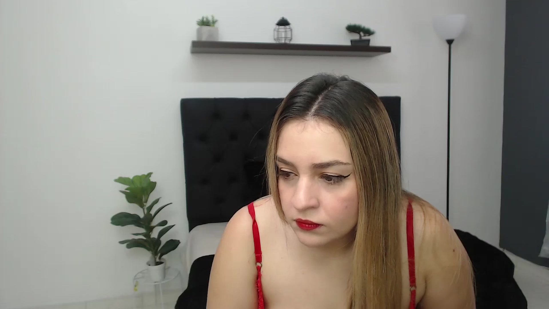 Gallery image thumbnail from CamilleDucan's myfreecams stream on, 06/18/2025, 13:45 image 12 of 20