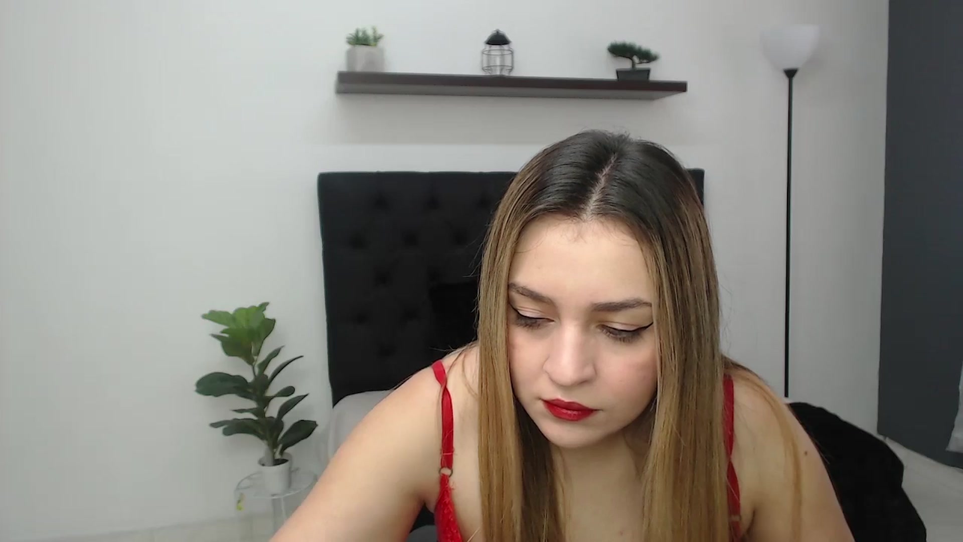 Gallery image thumbnail from CamilleDucan's myfreecams stream on, 06/18/2025, 13:45 image 9 of 20