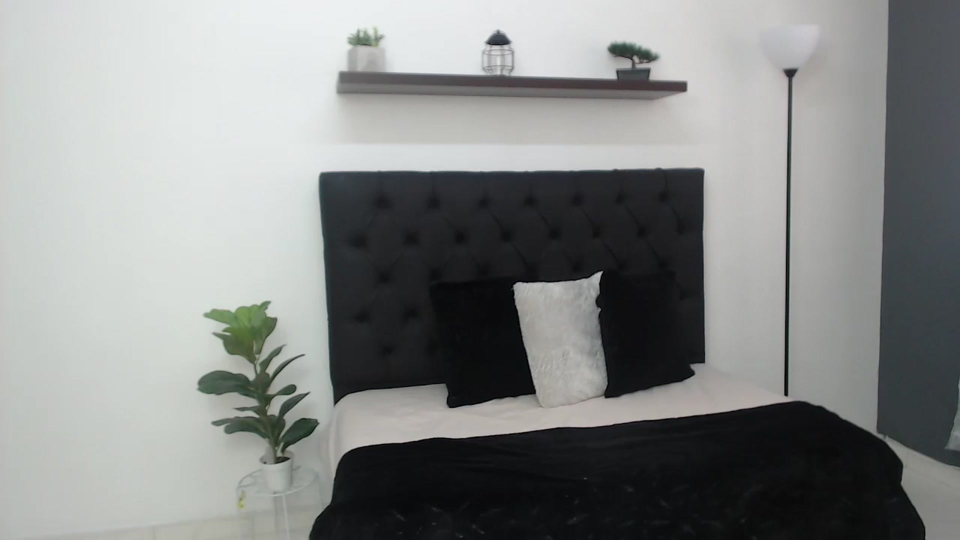 Gallery image thumbnail from CamilleDucan's myfreecams stream on, 06/18/2025, 13:45 image 1 of 20
