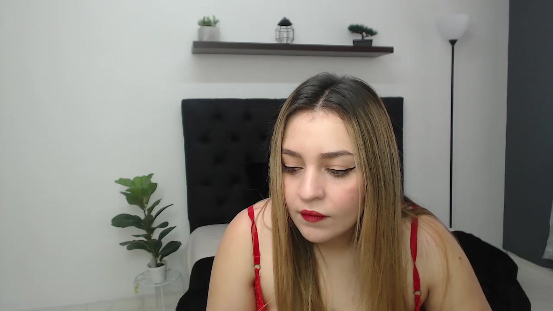 Gallery image thumbnail from CamilleDucan's myfreecams stream on, 06/18/2025, 13:45 image 10 of 20