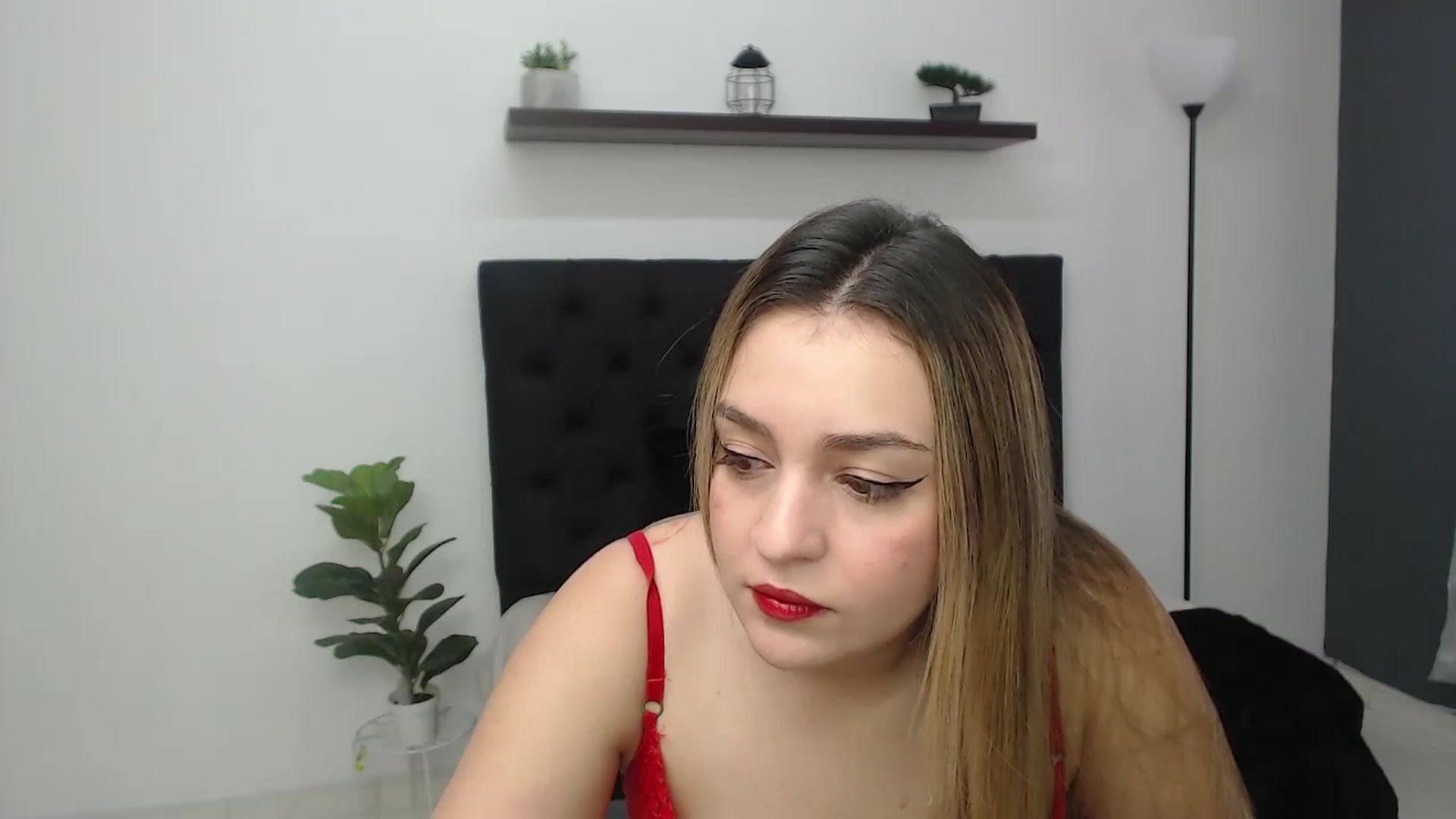 Gallery image thumbnail from CamilleDucan's myfreecams stream on, 06/18/2025, 13:45 image 11 of 20