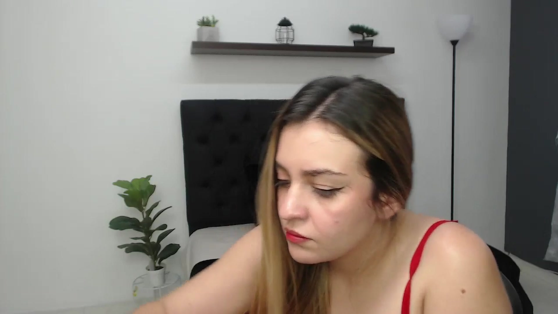 Gallery image thumbnail from CamilleDucan's myfreecams stream on, 06/18/2025, 19:03 image 13 of 20
