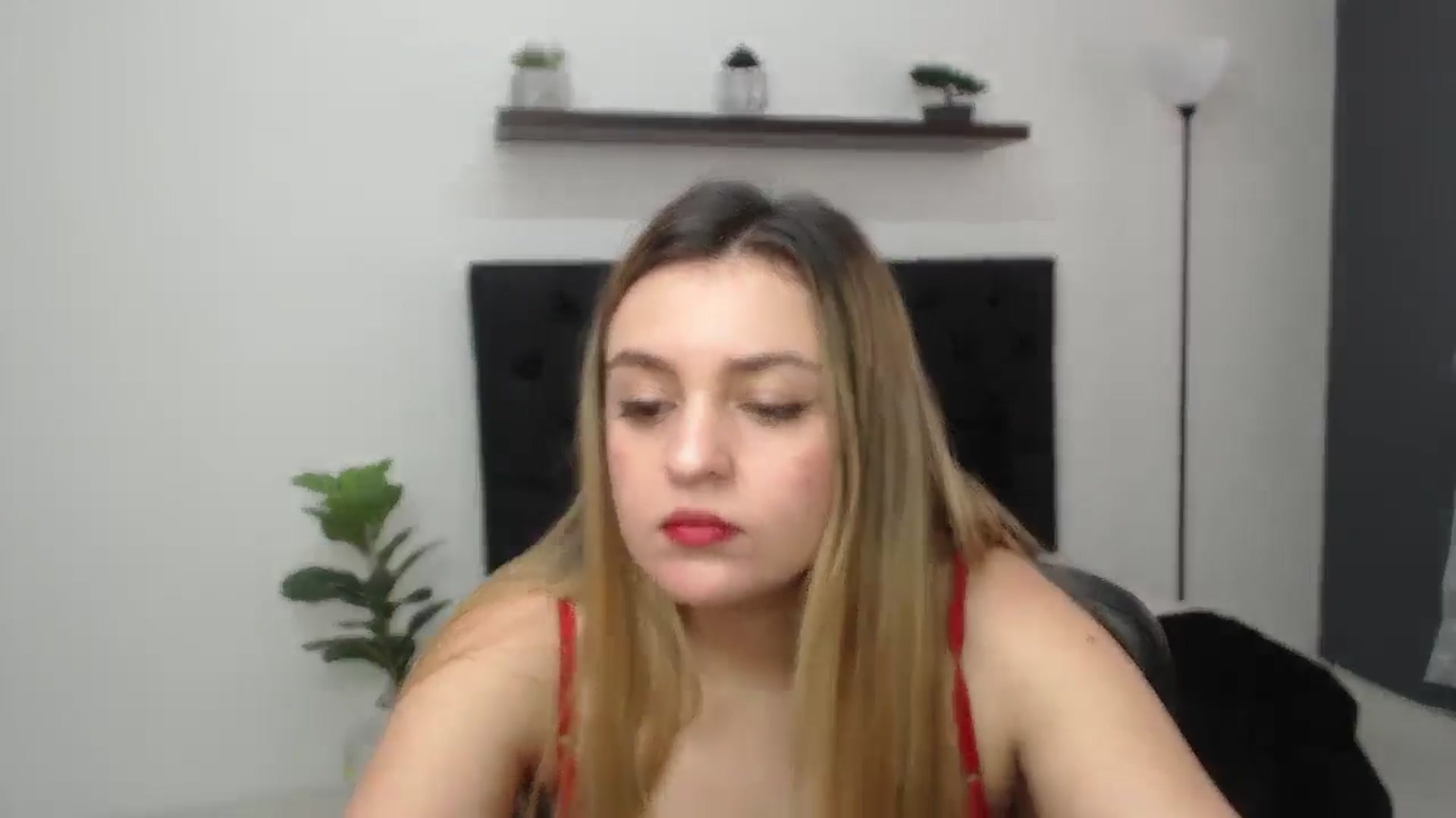 Gallery image thumbnail from CamilleDucan's myfreecams stream on, 06/18/2025, 19:03 image 3 of 20