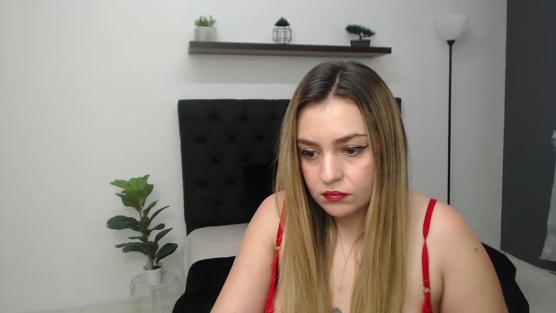 Gallery image thumbnail from CamilleDucan's myfreecams stream on, 06/18/2025, 19:03 image 19 of 20