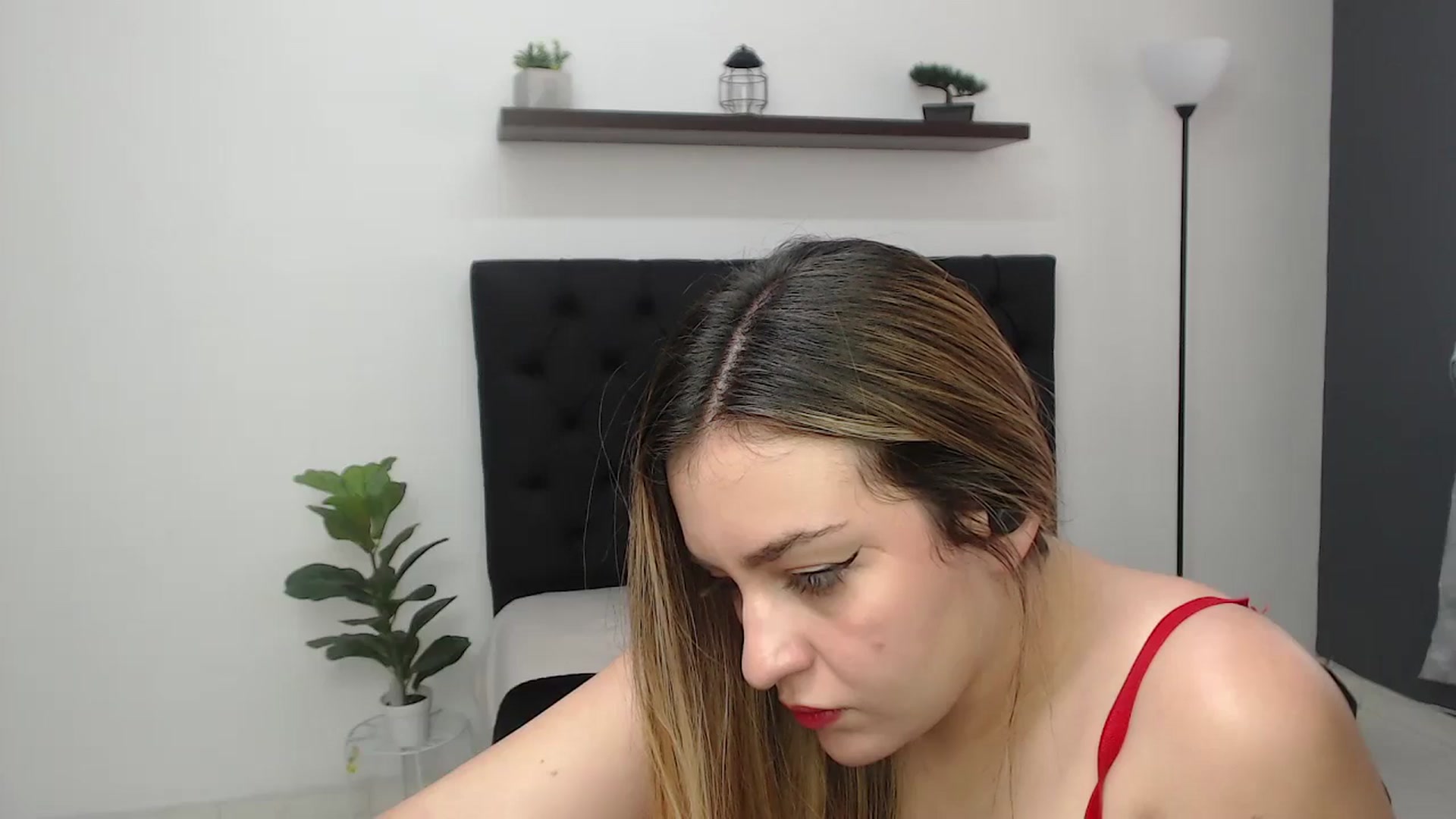 Gallery image thumbnail from CamilleDucan's myfreecams stream on, 06/18/2025, 19:03 image 11 of 20