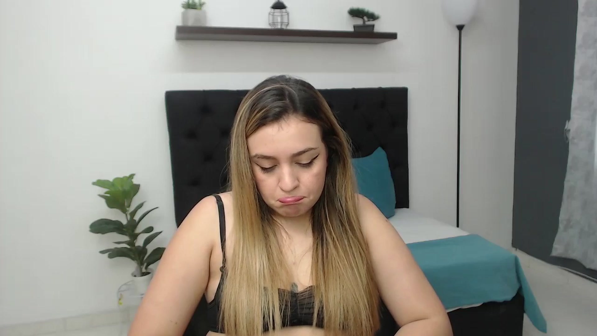 Gallery image thumbnail from CamilleDucan's myfreecams stream on, 06/21/2025, 17:07 image 13 of 20