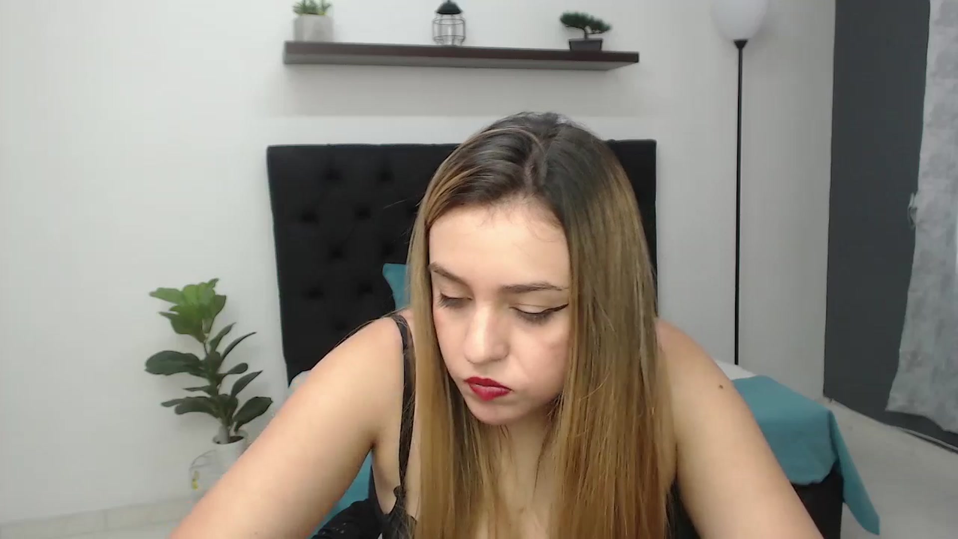Gallery image thumbnail from CamilleDucan's myfreecams stream on, 06/21/2025, 17:07 image 7 of 20
