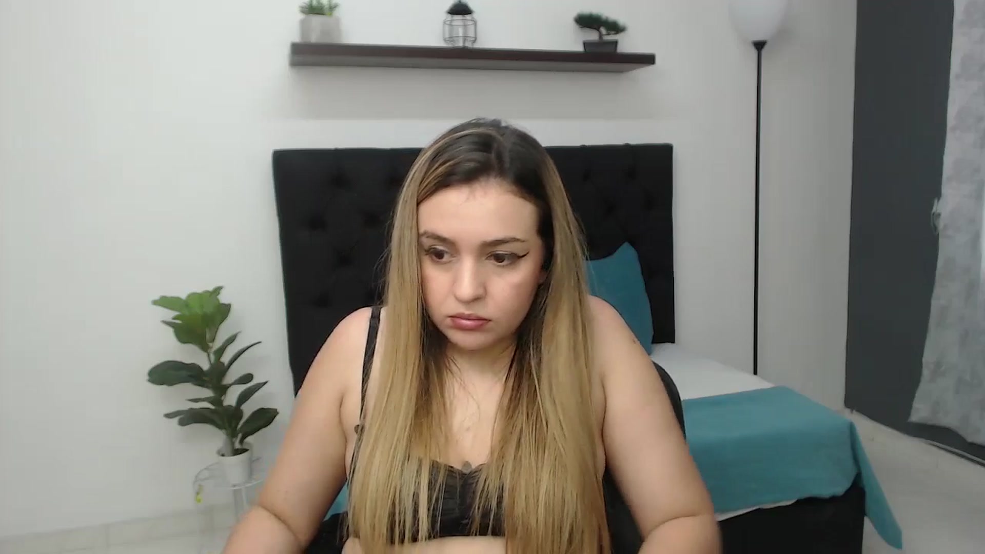 Gallery image thumbnail from CamilleDucan's myfreecams stream on, 06/21/2025, 17:07 image 16 of 20