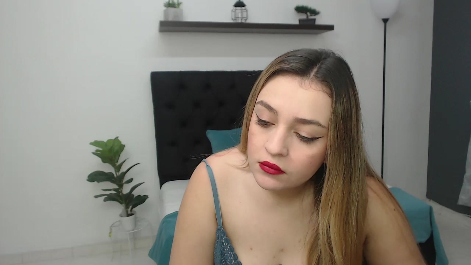 Gallery image thumbnail from CamilleDucan's myfreecams stream on, 06/24/2025, 13:28 image 10 of 20