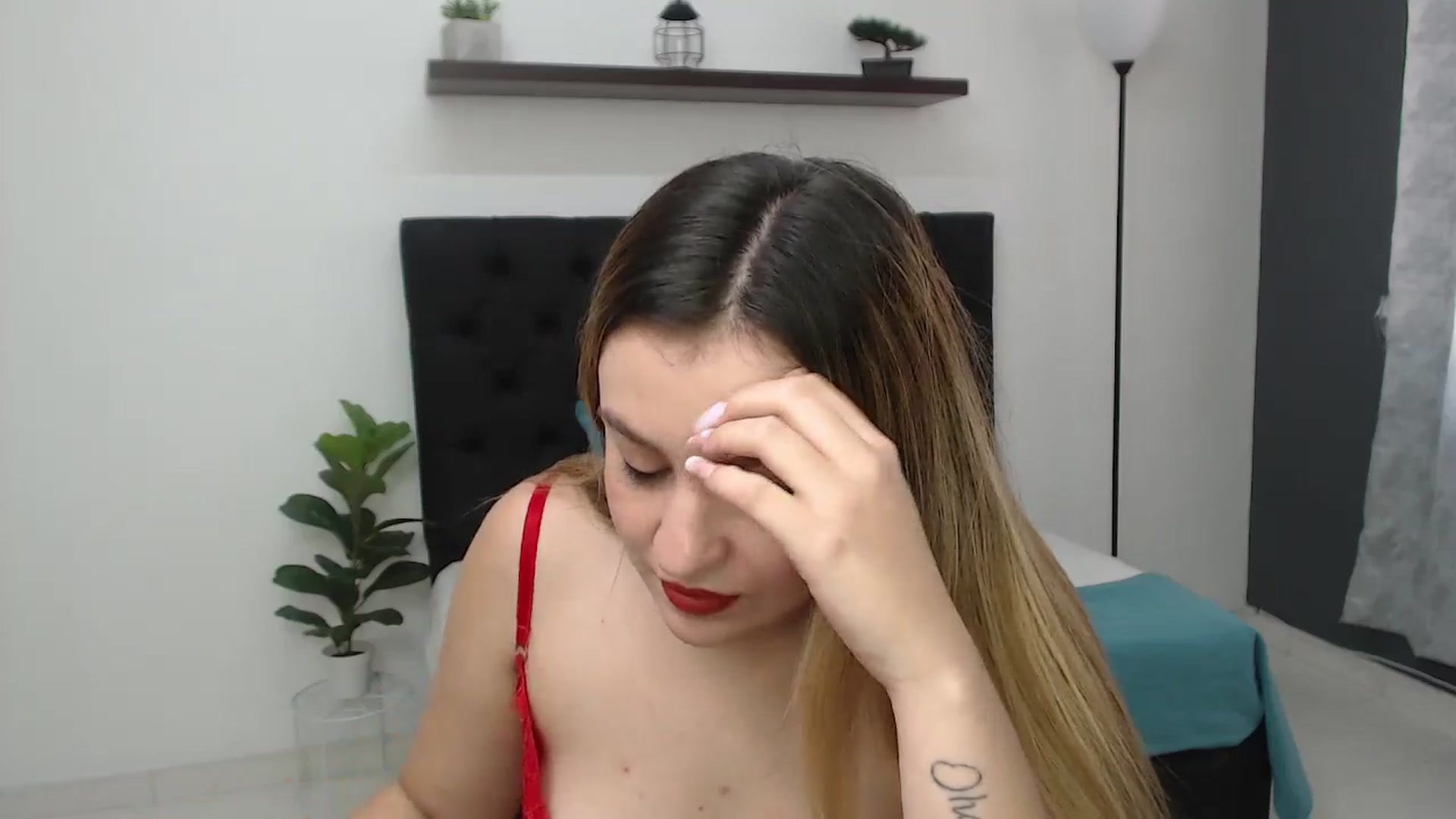 Gallery image thumbnail from CamilleDucan's myfreecams stream on, 06/26/2025, 15:53 image 15 of 20
