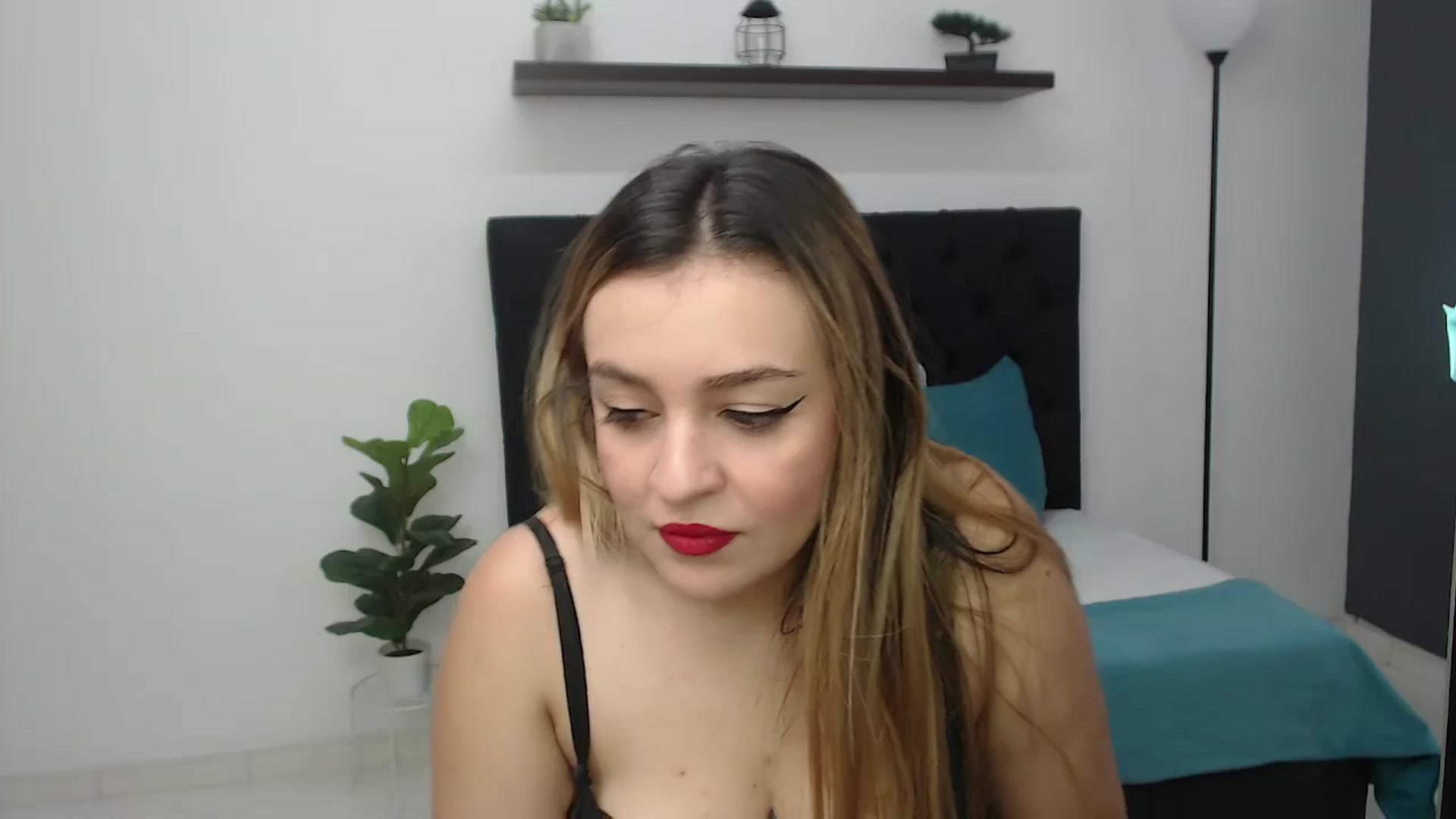 Gallery image thumbnail from CamilleDucan's myfreecams stream on, 06/27/2025, 13:52 image 8 of 20