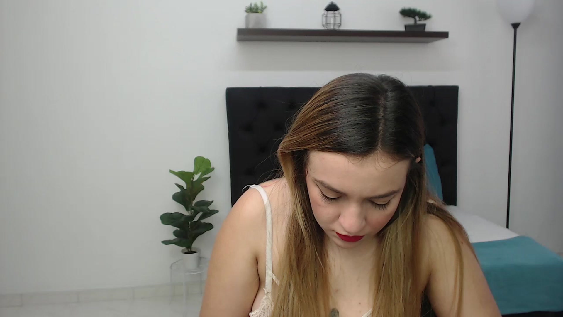 Gallery image thumbnail from CamilleDucan's myfreecams stream on, 07/01/2025, 13:52 image 17 of 20