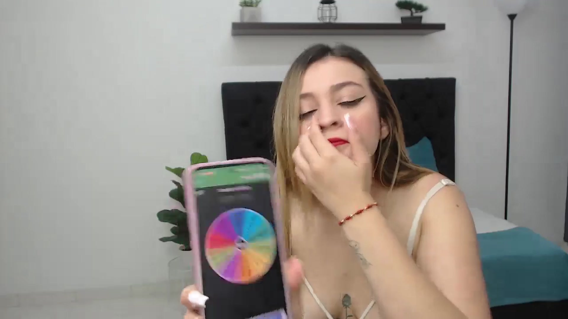 Gallery image thumbnail from CamilleDucan's myfreecams stream on, 07/01/2025, 13:52 image 15 of 20