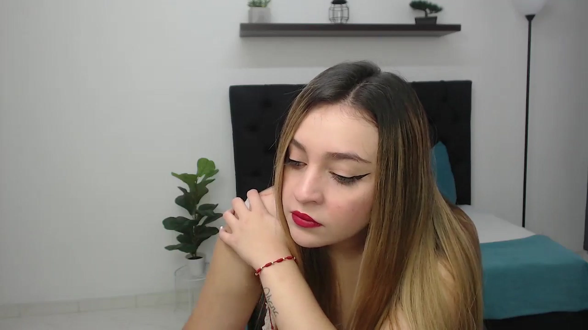 Gallery image thumbnail from CamilleDucan's myfreecams stream on, 07/01/2025, 13:52 image 8 of 20