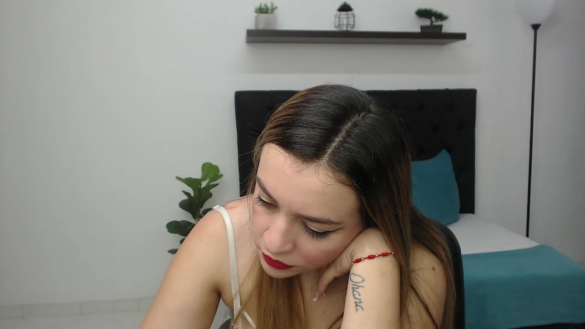 Gallery image thumbnail from CamilleDucan's myfreecams stream on, 07/01/2025, 14:18 image 4 of 20