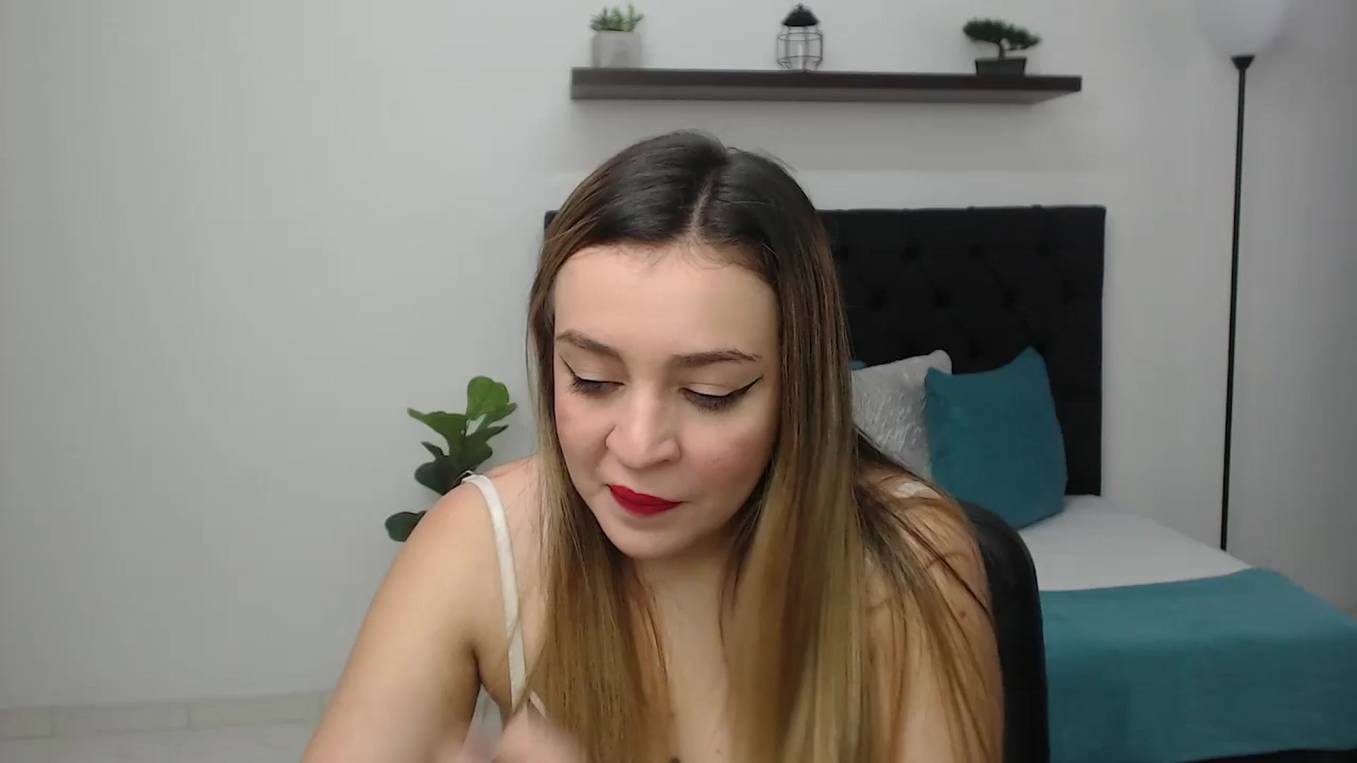 Gallery image thumbnail from CamilleDucan's myfreecams stream on, 07/01/2025, 14:18 image 1 of 20