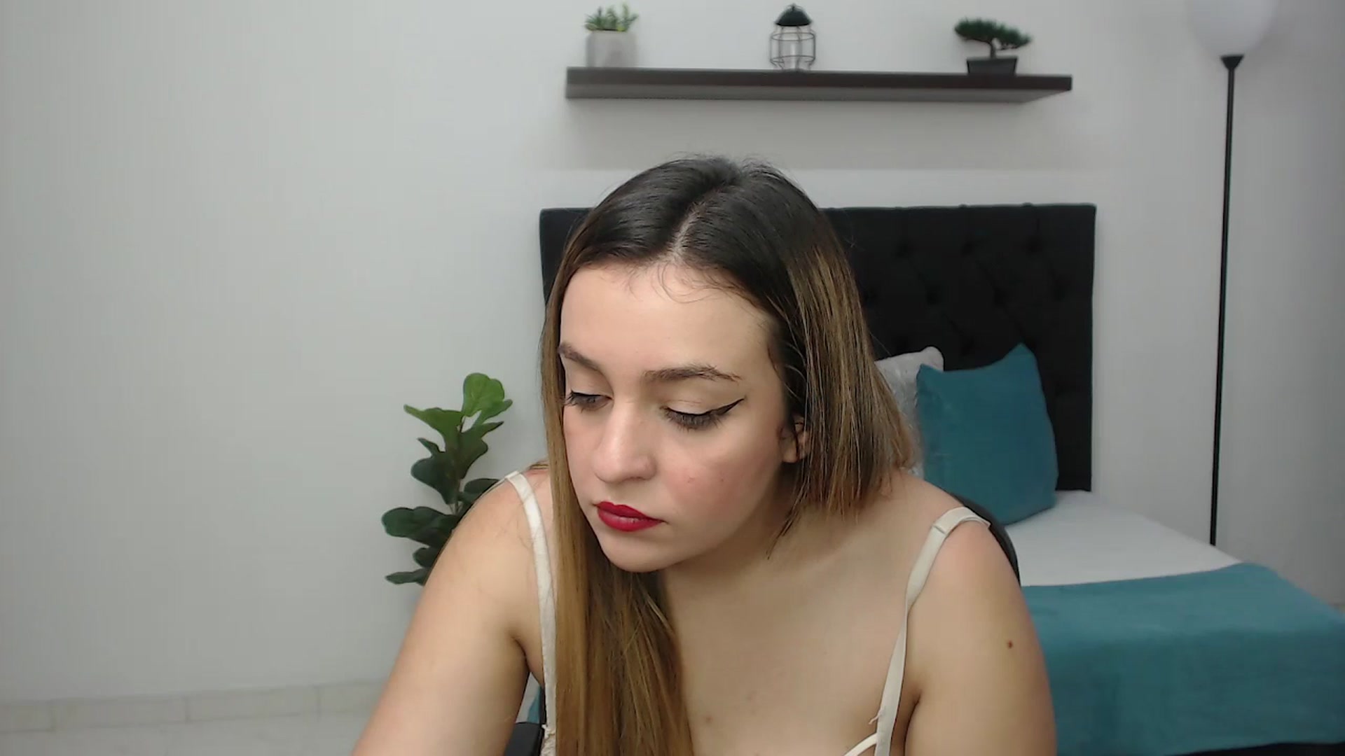 Gallery image thumbnail from CamilleDucan's myfreecams stream on, 07/01/2025, 14:56 image 6 of 20