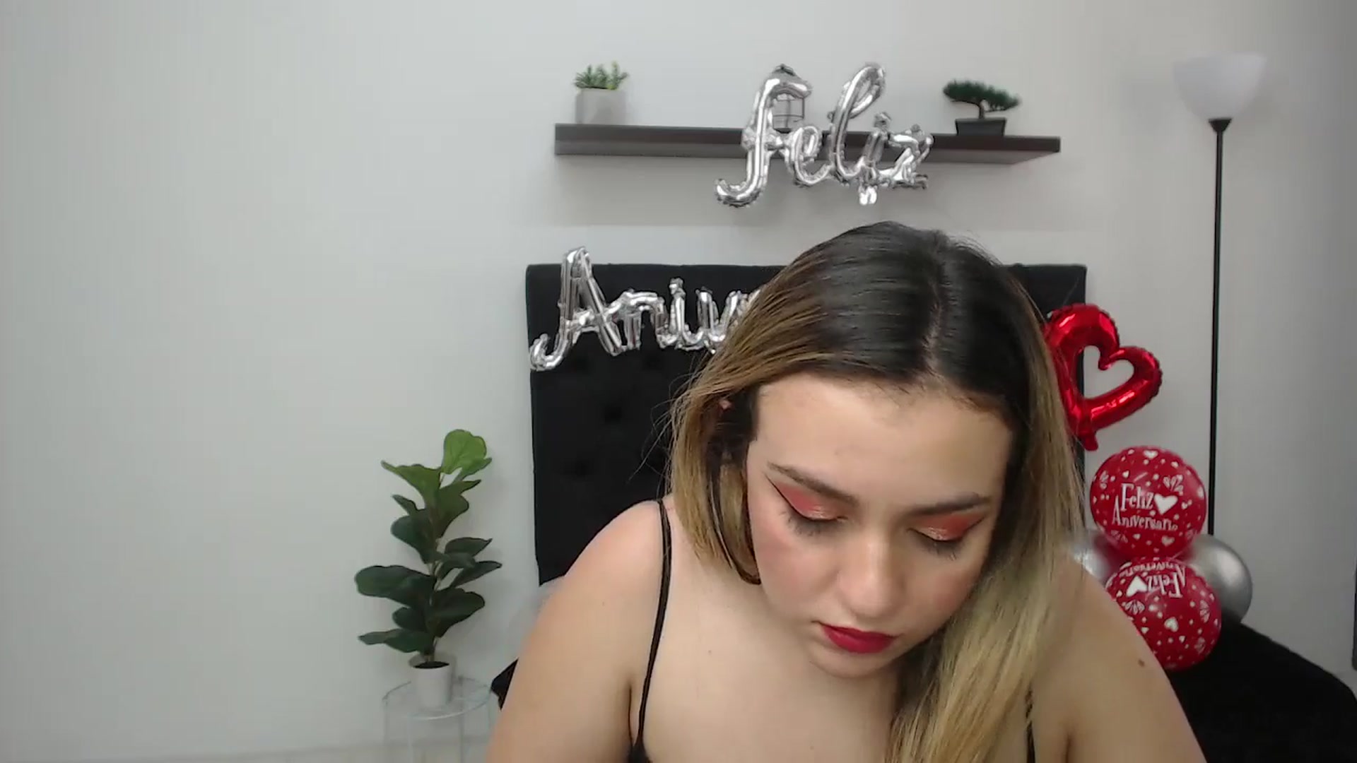 Gallery image thumbnail from CamilleDucan's myfreecams stream on, 07/07/2025, 17:18 image 15 of 20