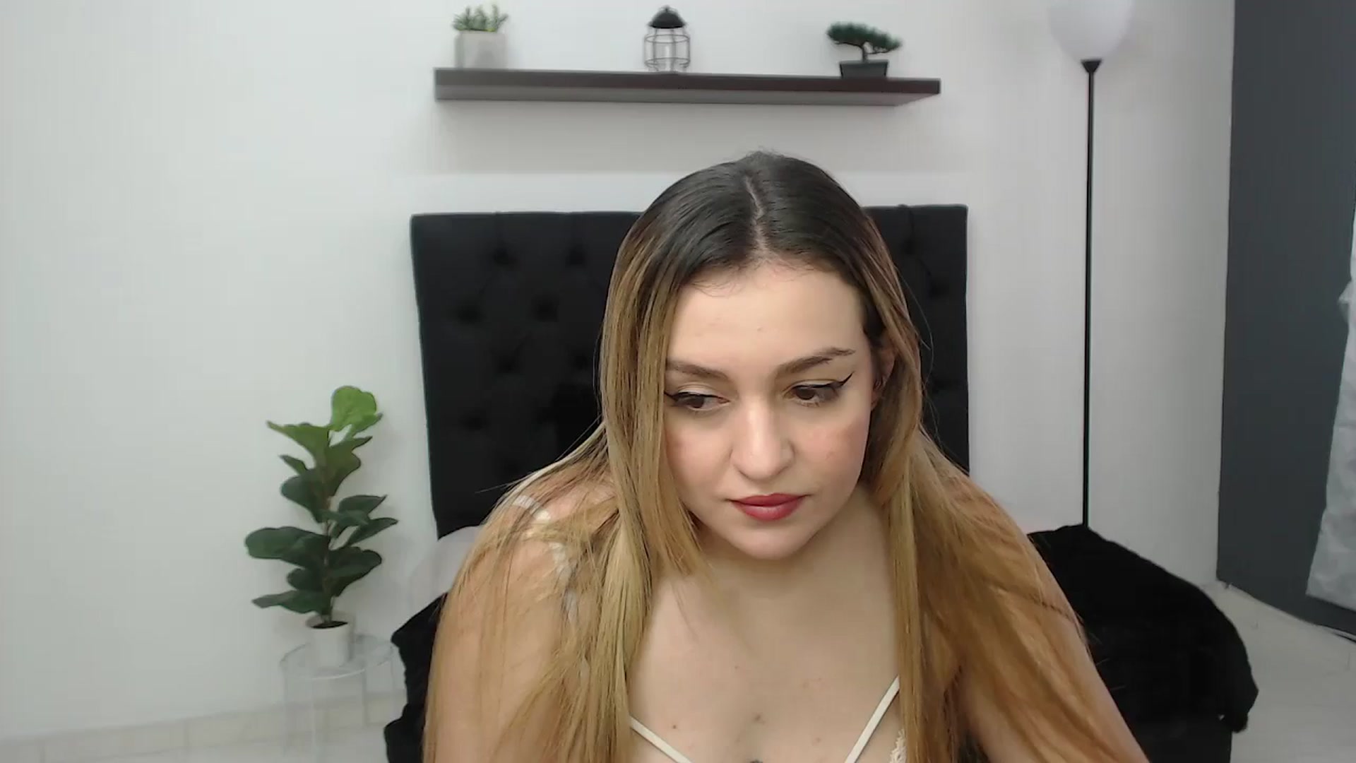 Gallery image thumbnail from CamilleDucan's myfreecams stream on, 07/09/2025, 15:57 image 1 of 20