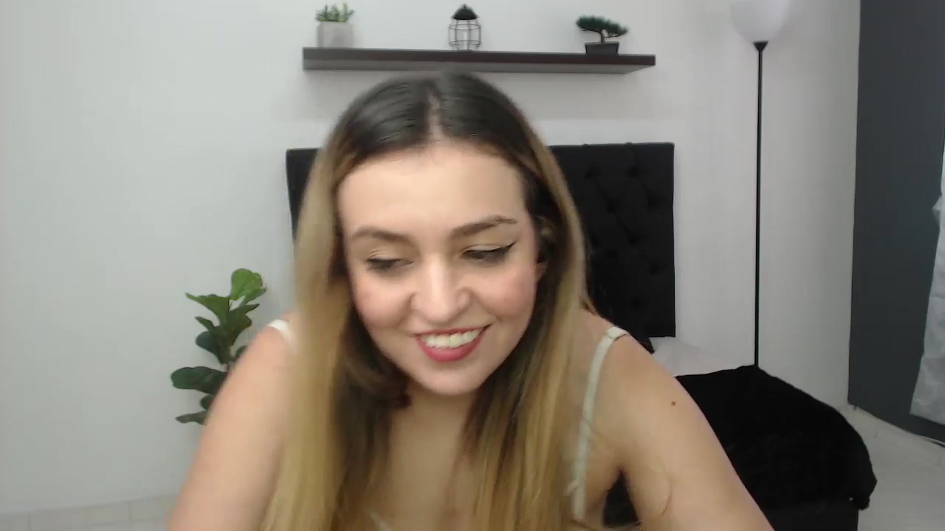Gallery image thumbnail from CamilleDucan's myfreecams stream on, 07/09/2025, 15:57 image 17 of 20