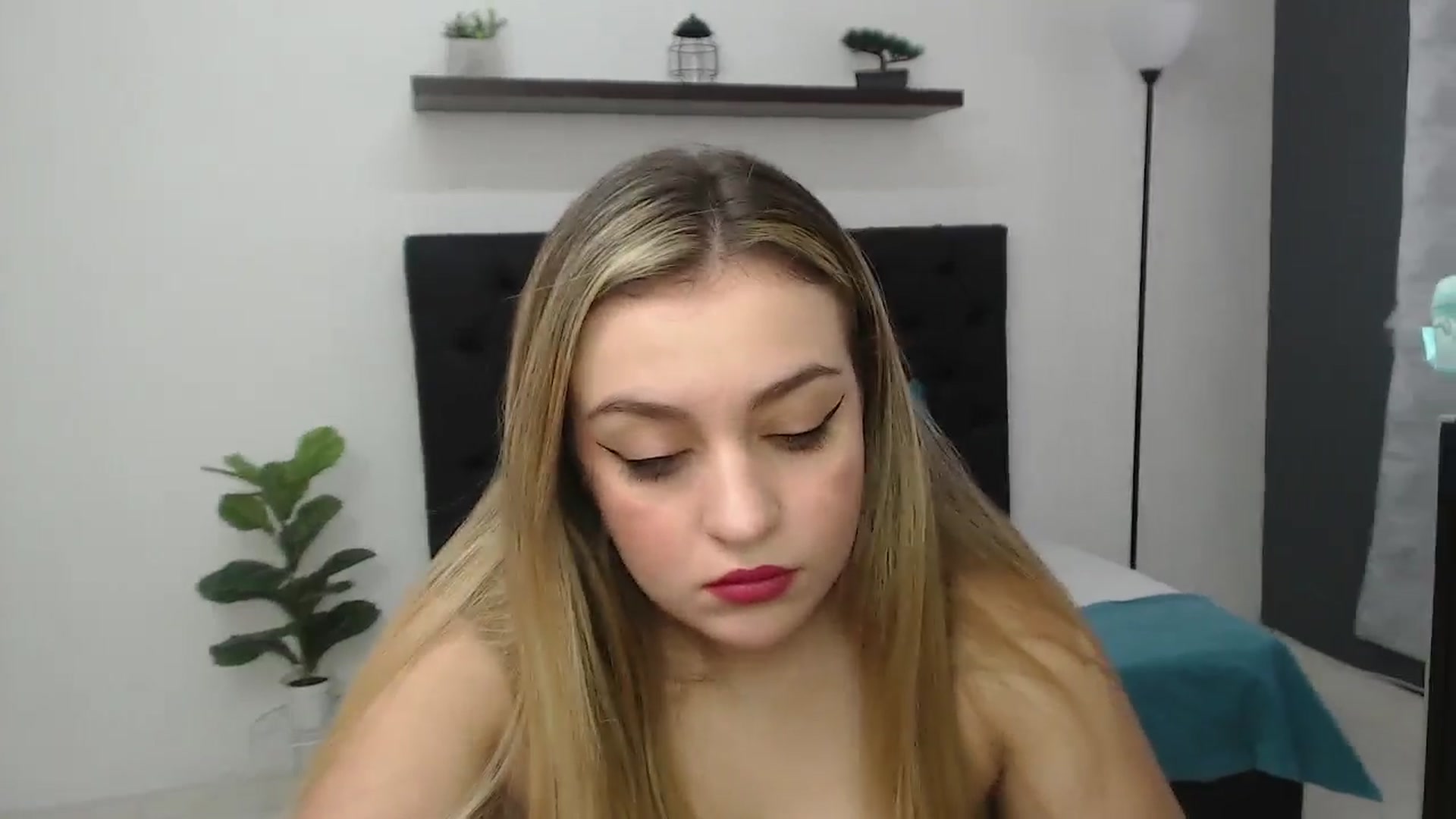 Gallery image thumbnail from CamilleDucan's myfreecams stream on, 07/21/2025, 14:14 image 12 of 20