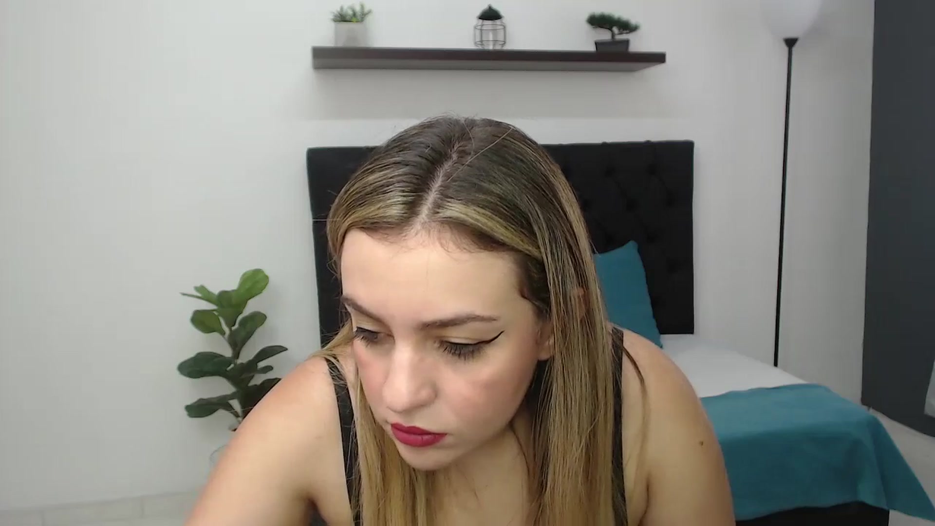 Gallery image thumbnail from CamilleDucan's myfreecams stream on, 07/21/2025, 14:14 image 7 of 20