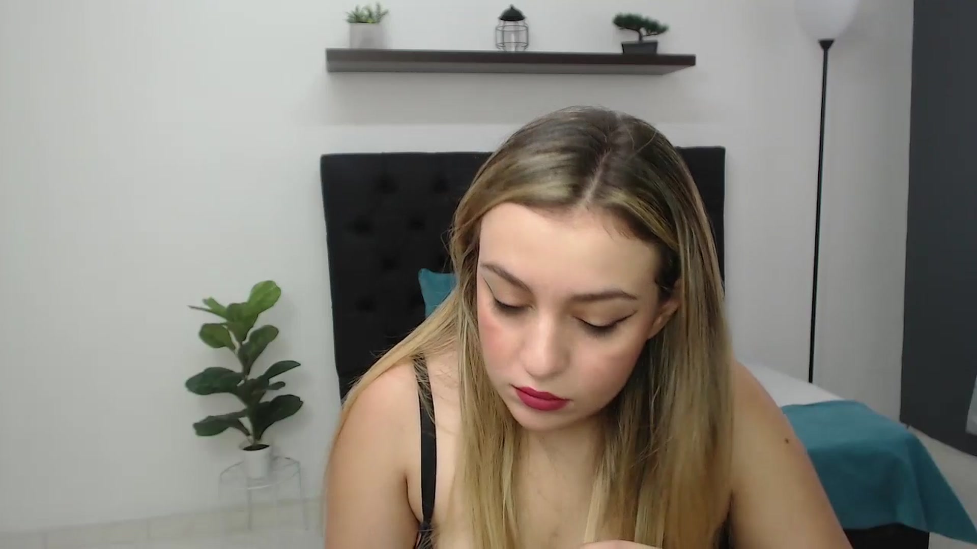 Gallery image thumbnail from CamilleDucan's myfreecams stream on, 07/21/2025, 14:14 image 8 of 20