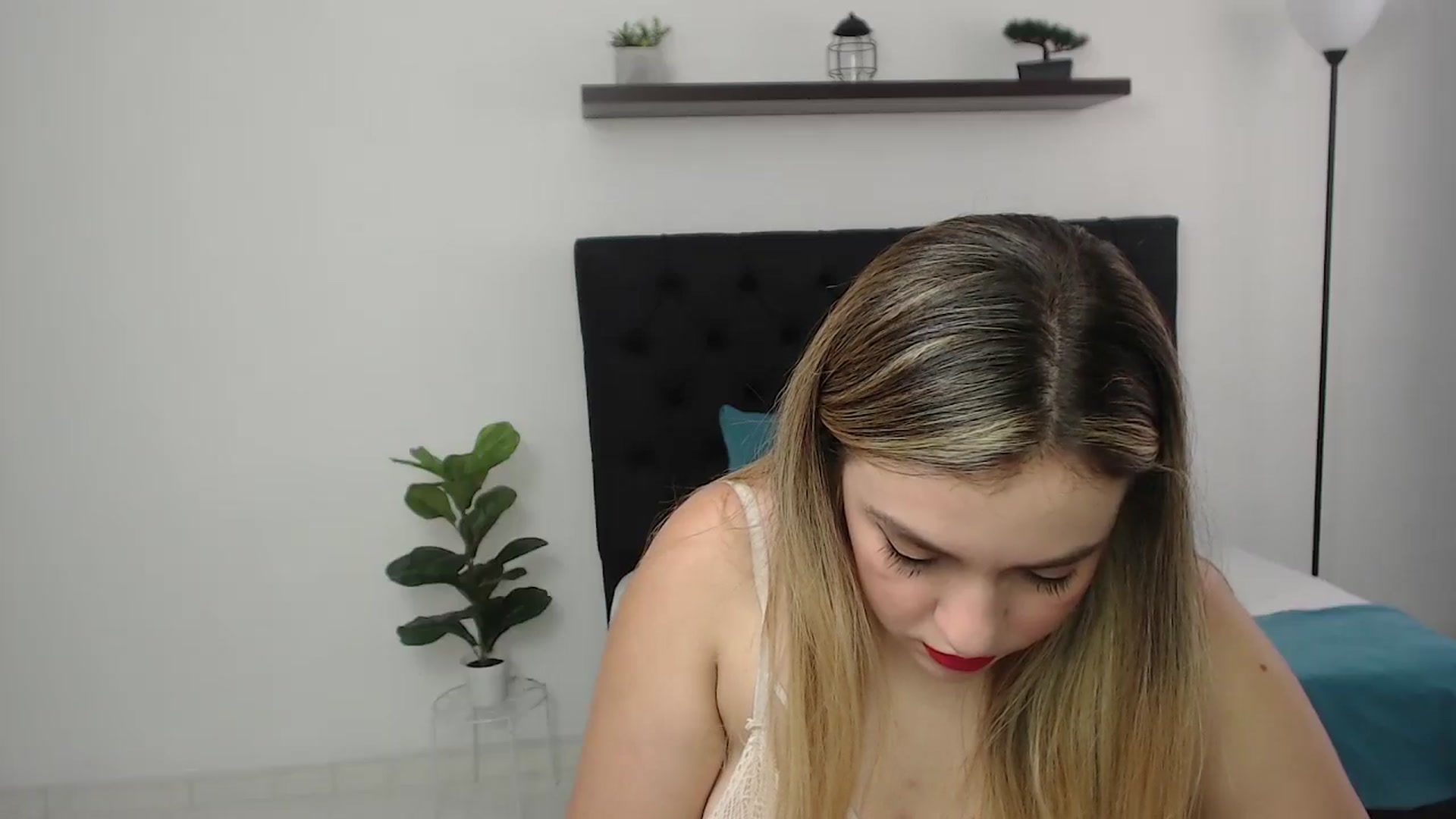 Gallery image thumbnail from CamilleDucan's myfreecams stream on, 07/22/2025, 13:55 image 16 of 20
