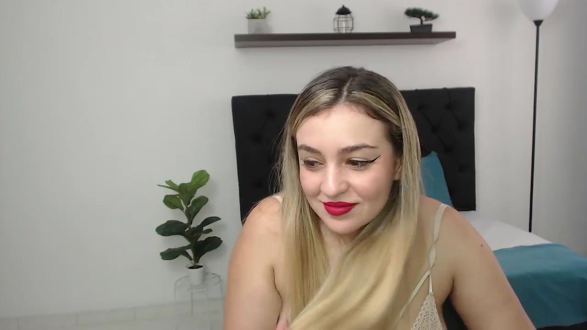 Gallery image thumbnail from CamilleDucan's myfreecams stream on, 07/22/2025, 13:55 image 18 of 20