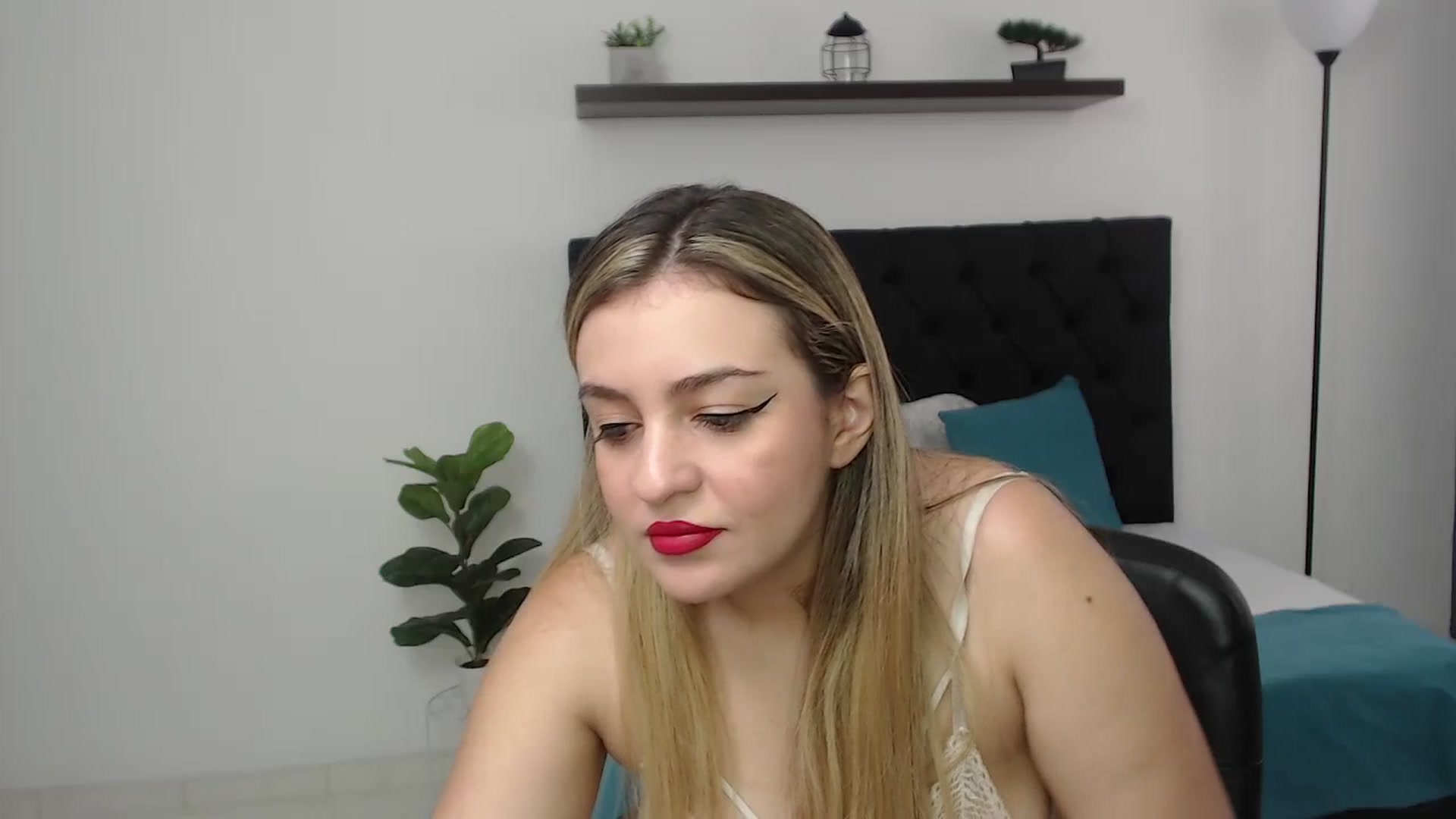 Gallery image thumbnail from CamilleDucan's myfreecams stream on, 07/22/2025, 13:55 image 12 of 20