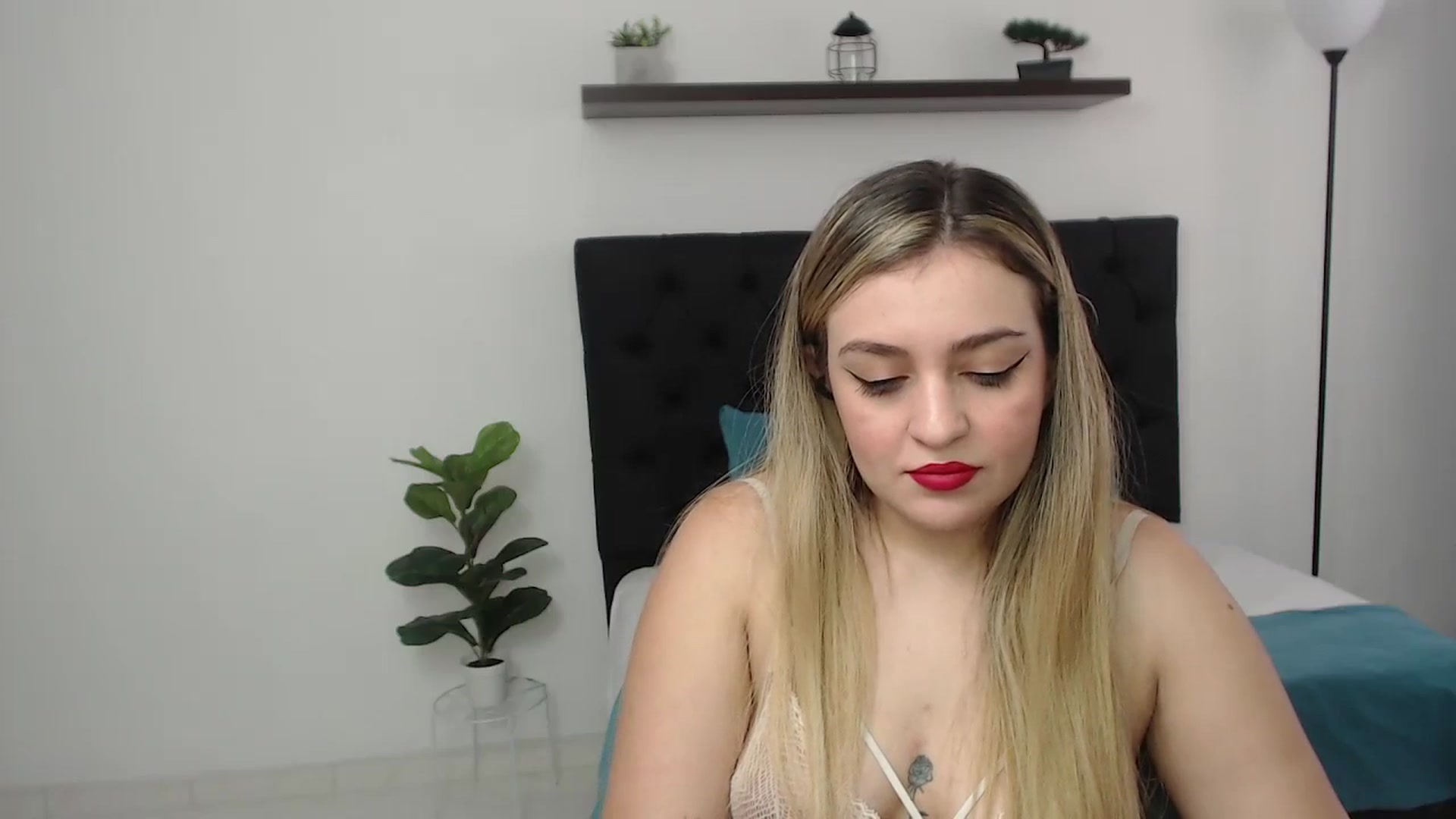 Gallery image thumbnail from CamilleDucan's myfreecams stream on, 07/22/2025, 13:55 image 17 of 20