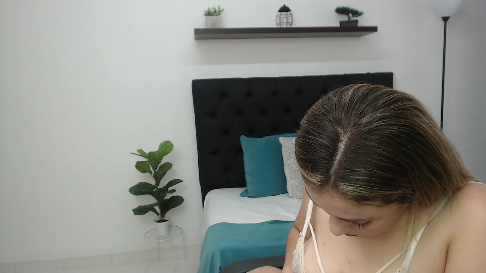 Gallery image thumbnail from CamilleDucan's myfreecams stream on, 07/22/2025, 15:10 image 14 of 20