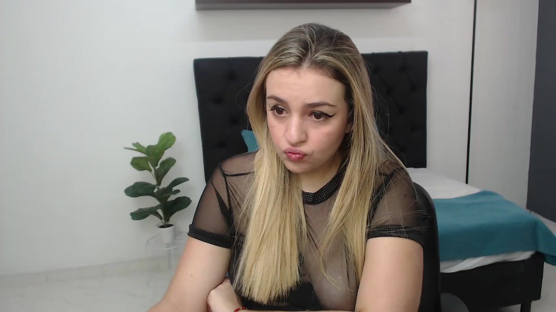 Gallery image thumbnail from CamilleDucan's myfreecams stream on, 07/25/2025, 13:32 image 18 of 20