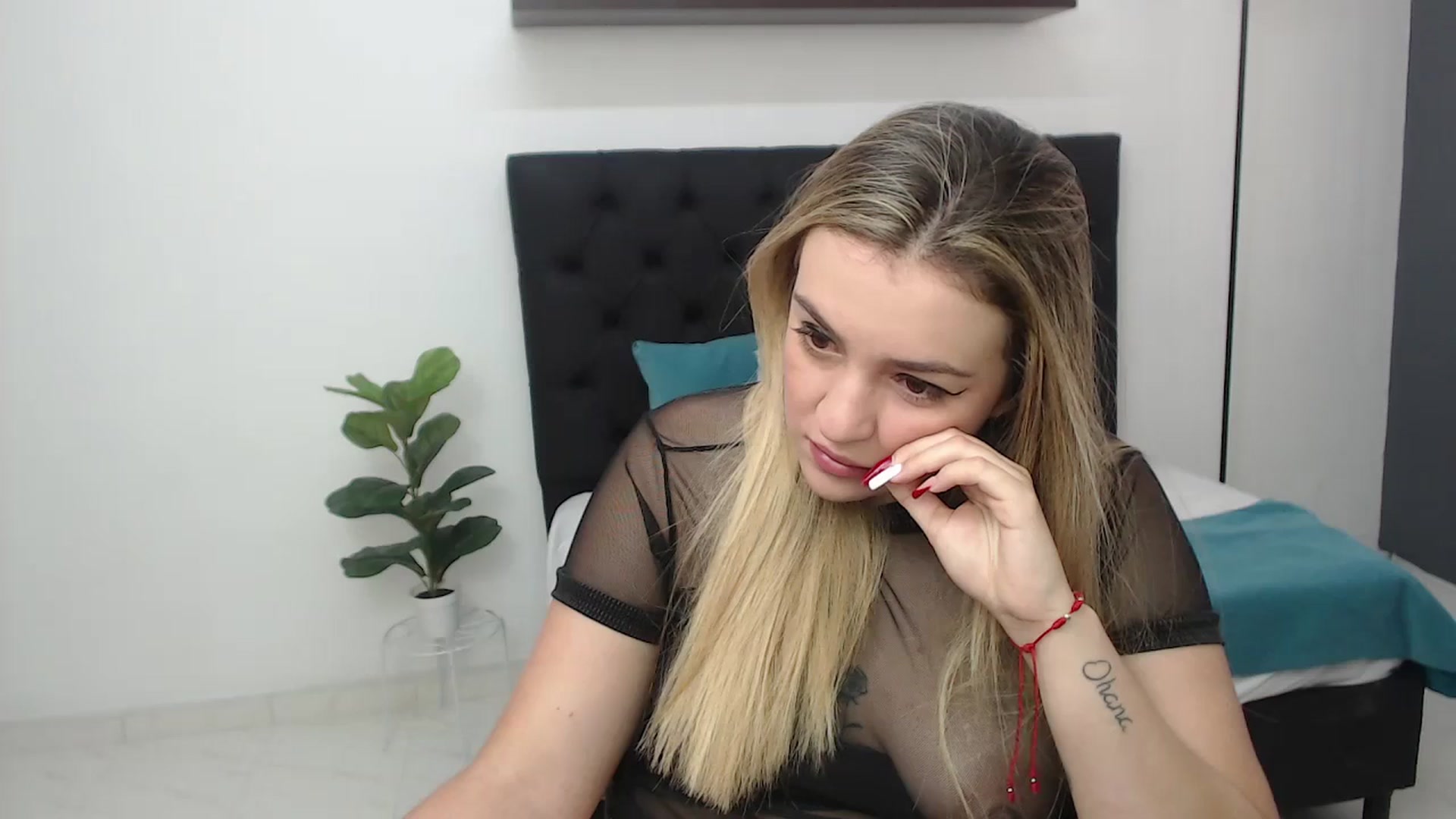 Gallery image thumbnail from CamilleDucan's myfreecams stream on, 07/25/2025, 13:32 image 14 of 20