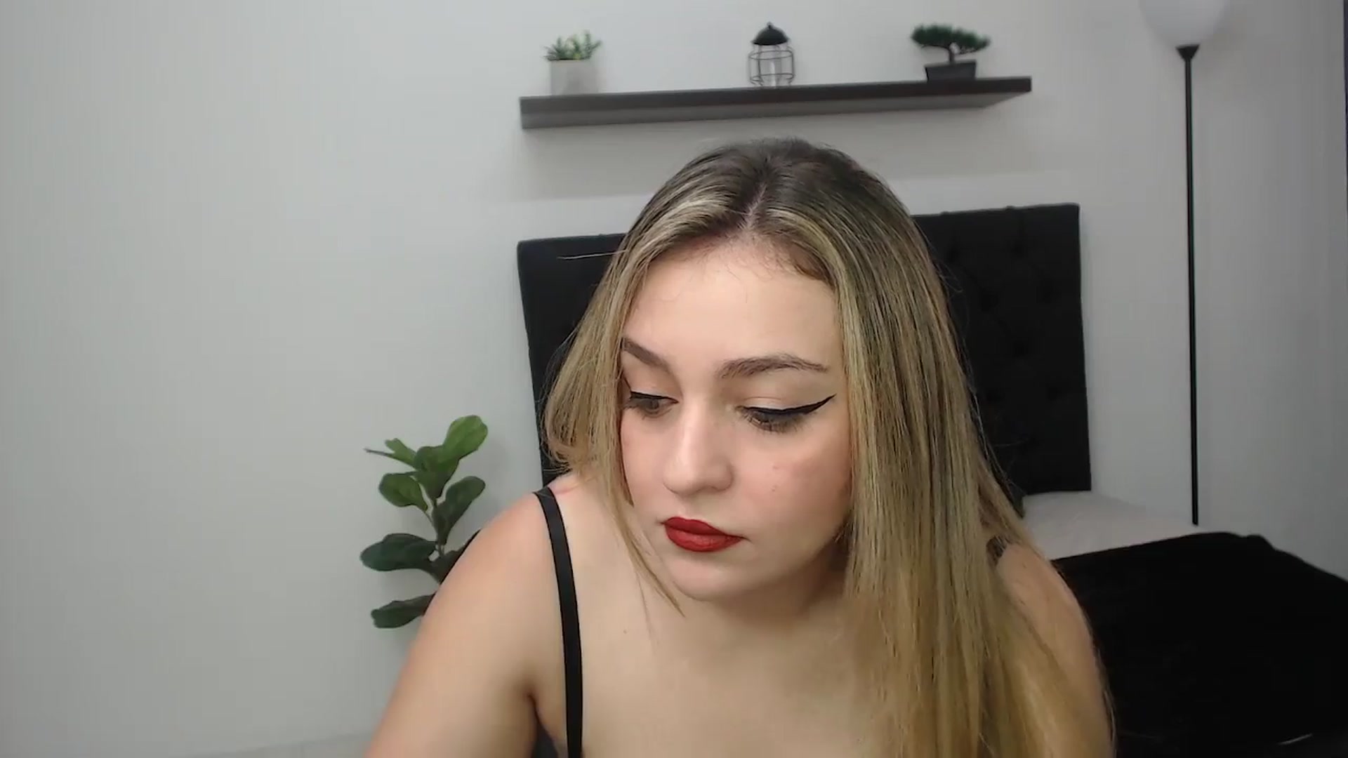 Gallery image thumbnail from CamilleDucan's myfreecams stream on, 07/28/2025, 13:29 image 12 of 20