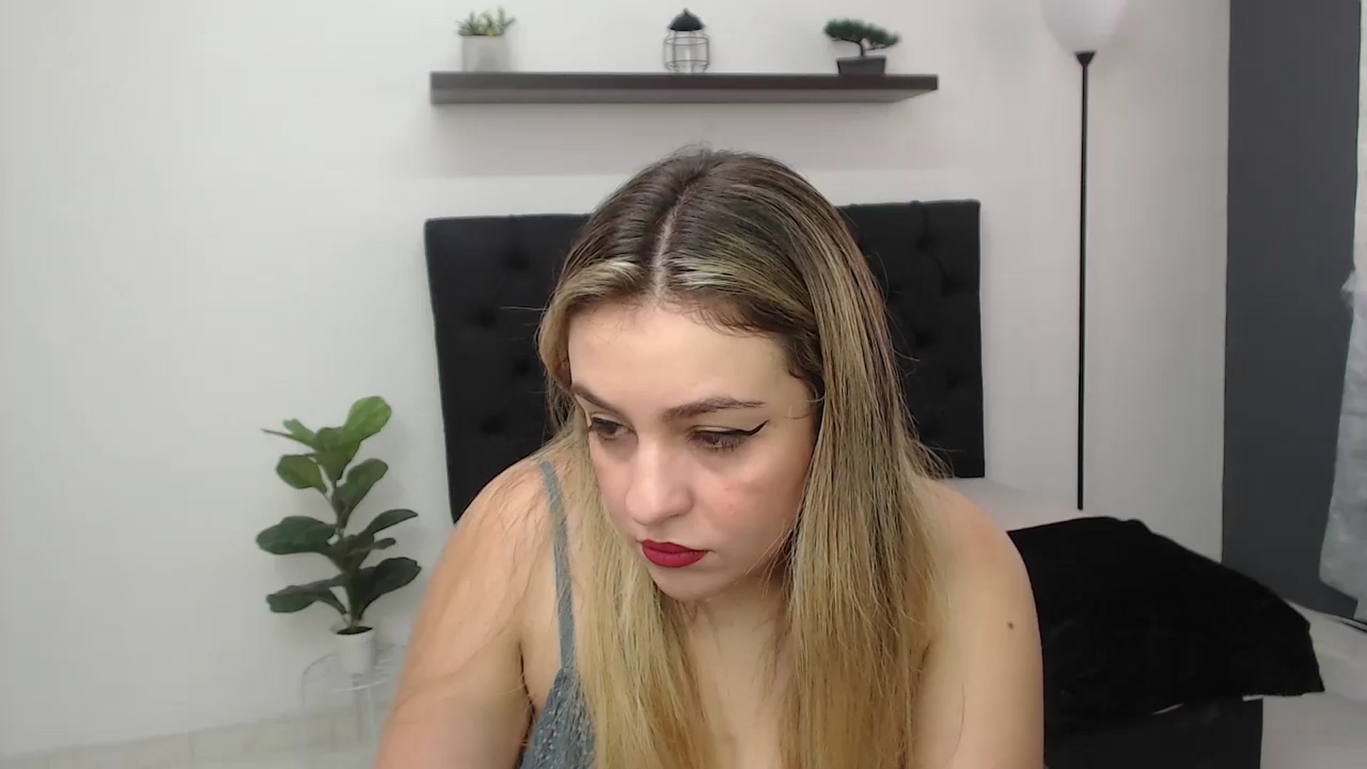 Gallery image thumbnail from CamilleDucan's myfreecams stream on, 07/29/2025, 14:16 image 8 of 20