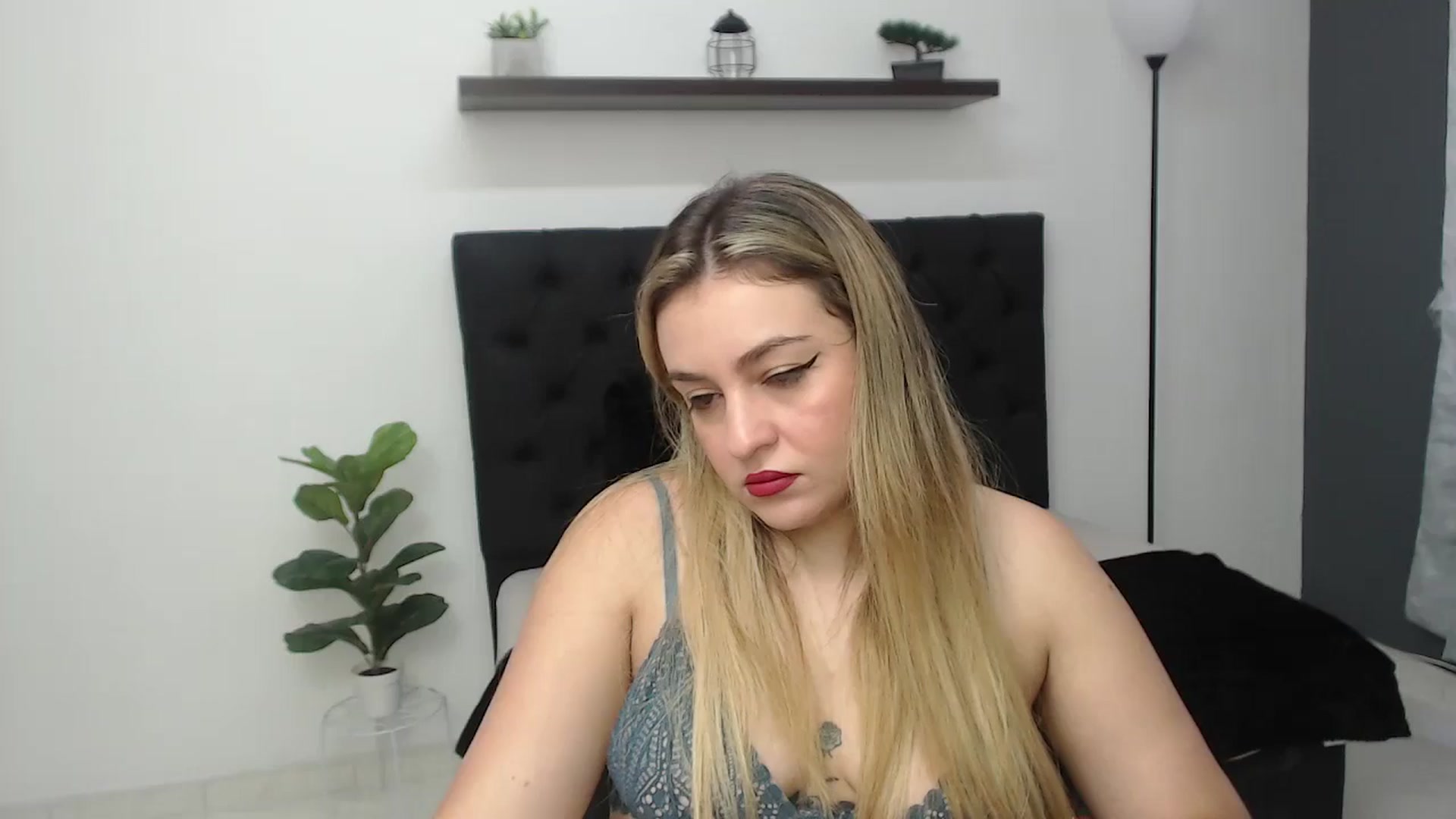Gallery image thumbnail from CamilleDucan's myfreecams stream on, 07/29/2025, 14:16 image 7 of 20