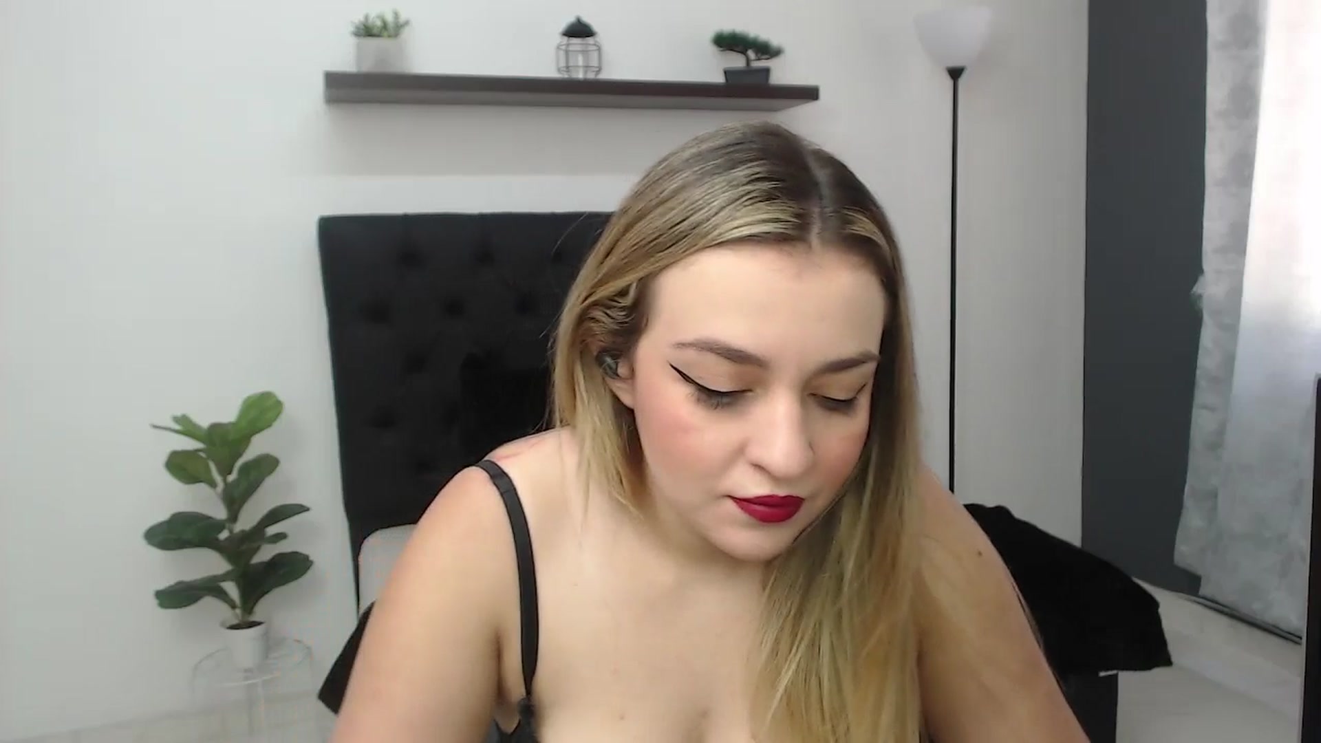Gallery image thumbnail from CamilleDucan's myfreecams stream on, 07/30/2025, 13:29 image 7 of 20