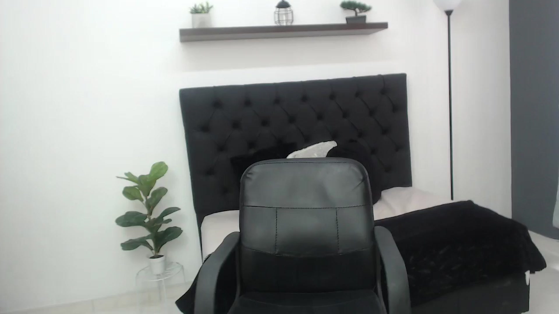 Gallery image thumbnail from CamilleDucan's myfreecams stream on, 07/30/2025, 18:49 image 16 of 20