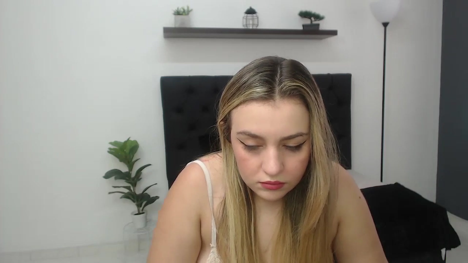 Gallery image thumbnail from CamilleDucan's myfreecams stream on, 07/31/2025, 14:07 image 2 of 20