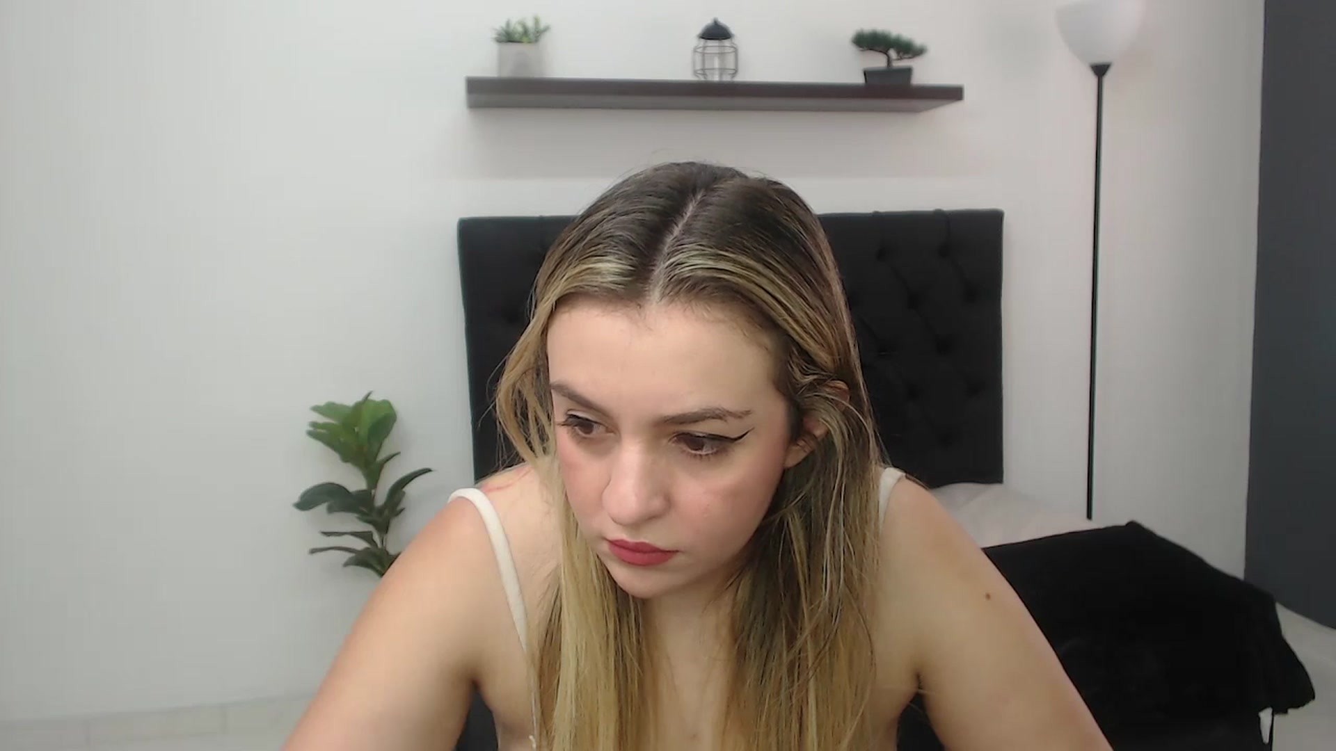 Gallery image thumbnail from CamilleDucan's myfreecams stream on, 07/31/2025, 14:07 image 9 of 20