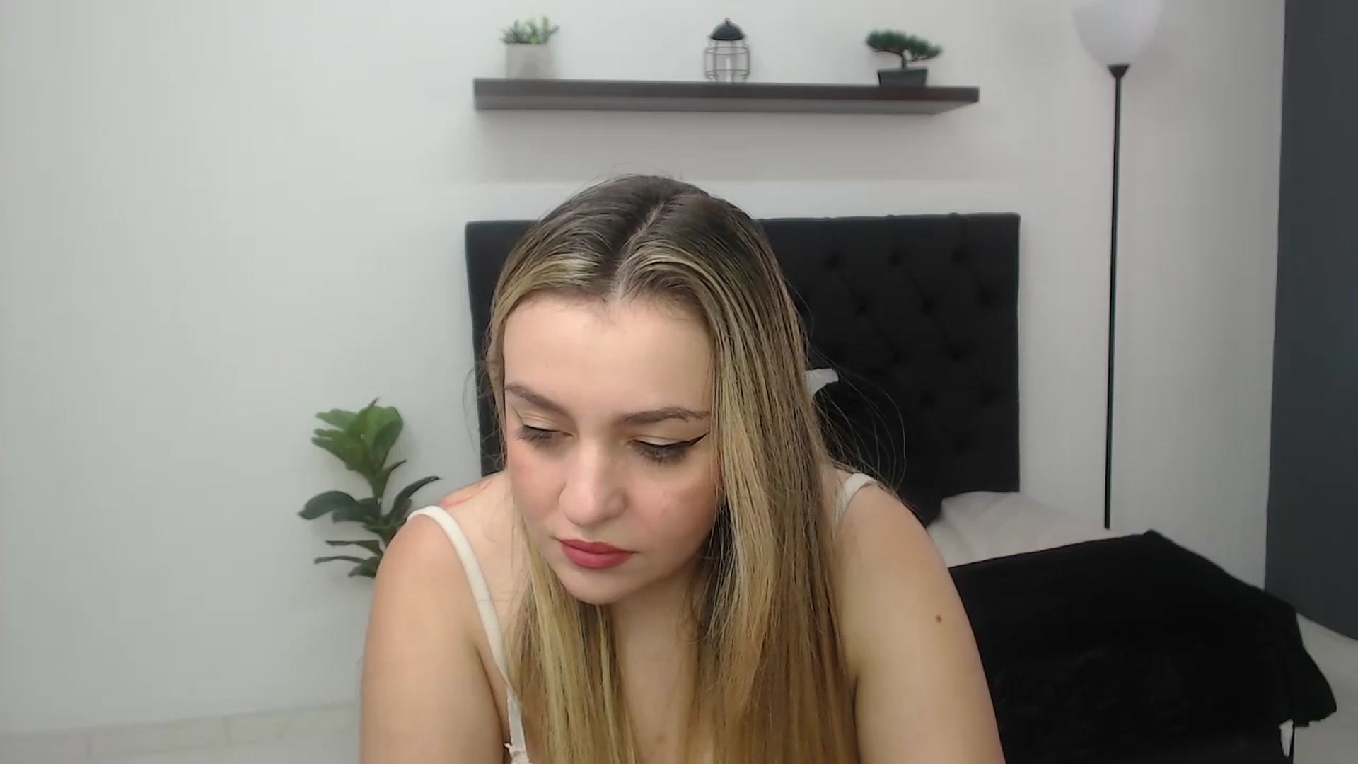 Gallery image thumbnail from CamilleDucan's myfreecams stream on, 07/31/2025, 14:07 image 3 of 20
