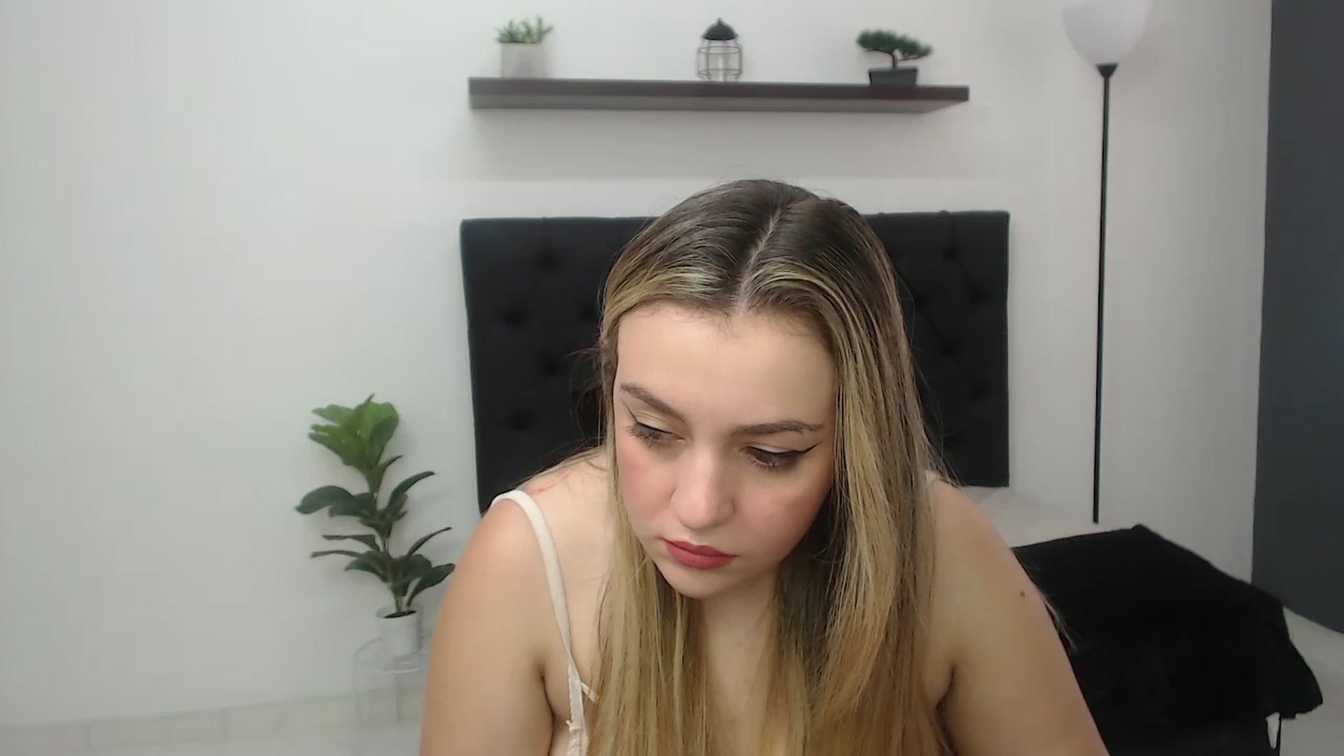 Gallery image thumbnail from CamilleDucan's myfreecams stream on, 07/31/2025, 14:07 image 1 of 20