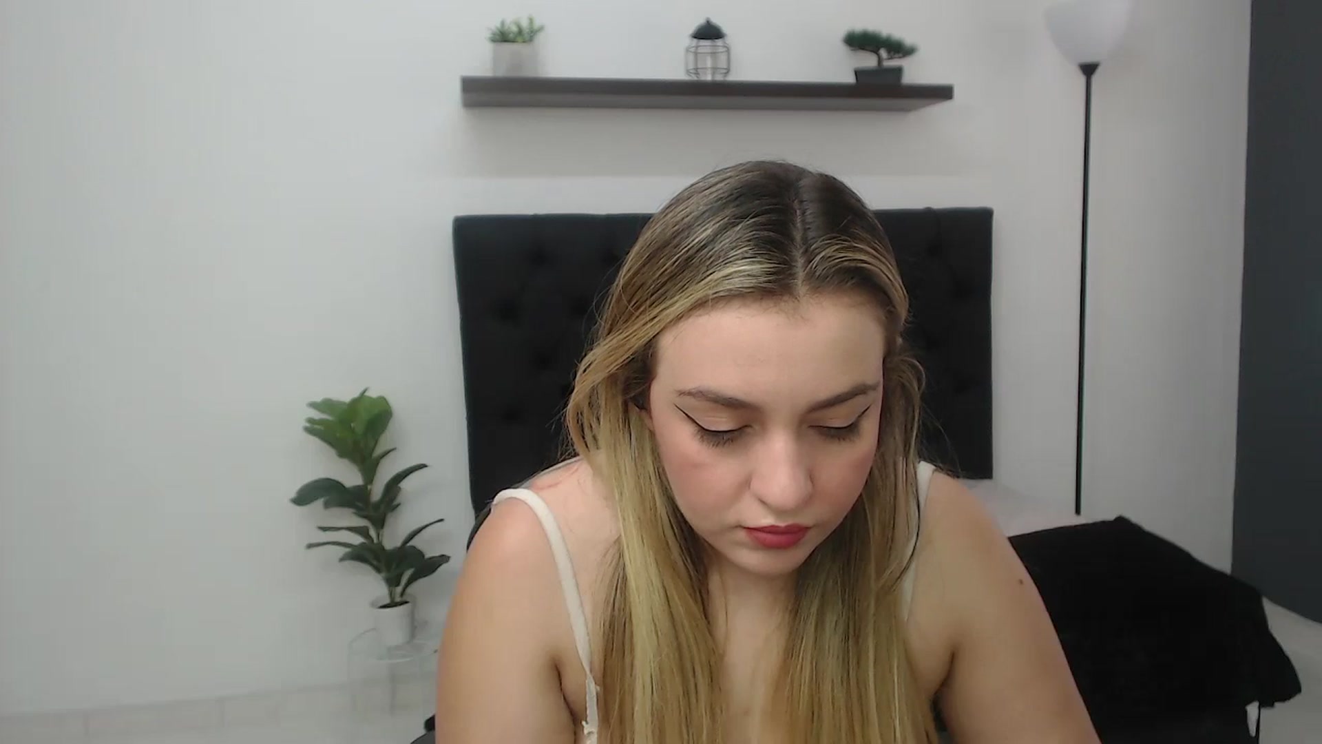 Gallery image thumbnail from CamilleDucan's myfreecams stream on, 07/31/2025, 14:07 image 7 of 20